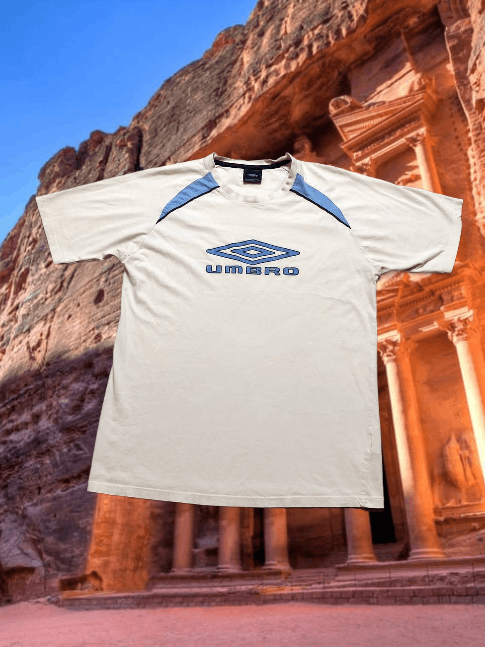 Umbro Vintage Jerseys Umbro big logo center white T-Shirt Y2K Size US M / EU 48-50 / 2 - 1 Thumbnail