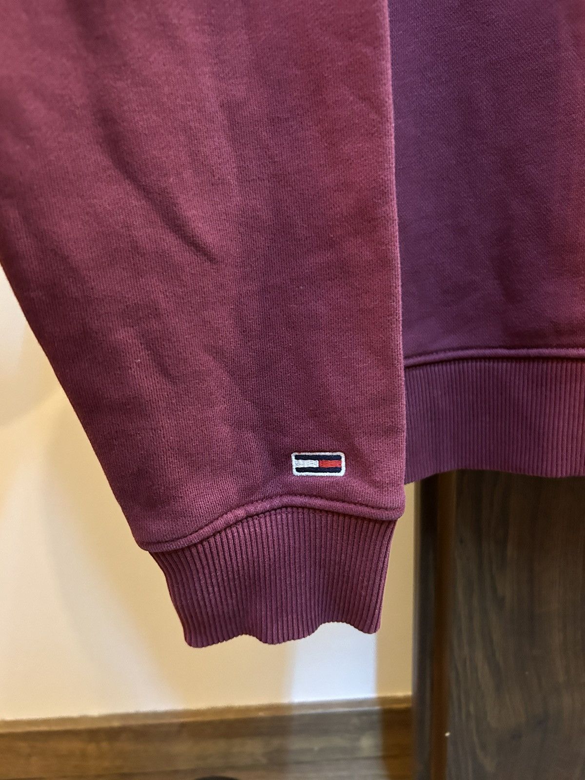 Tommy Hilfiger Tommy Jeans Logo Crewneck Sweatshirt – Burgundy Size US M / EU 48-50 / 2 - 5 Thumbnail