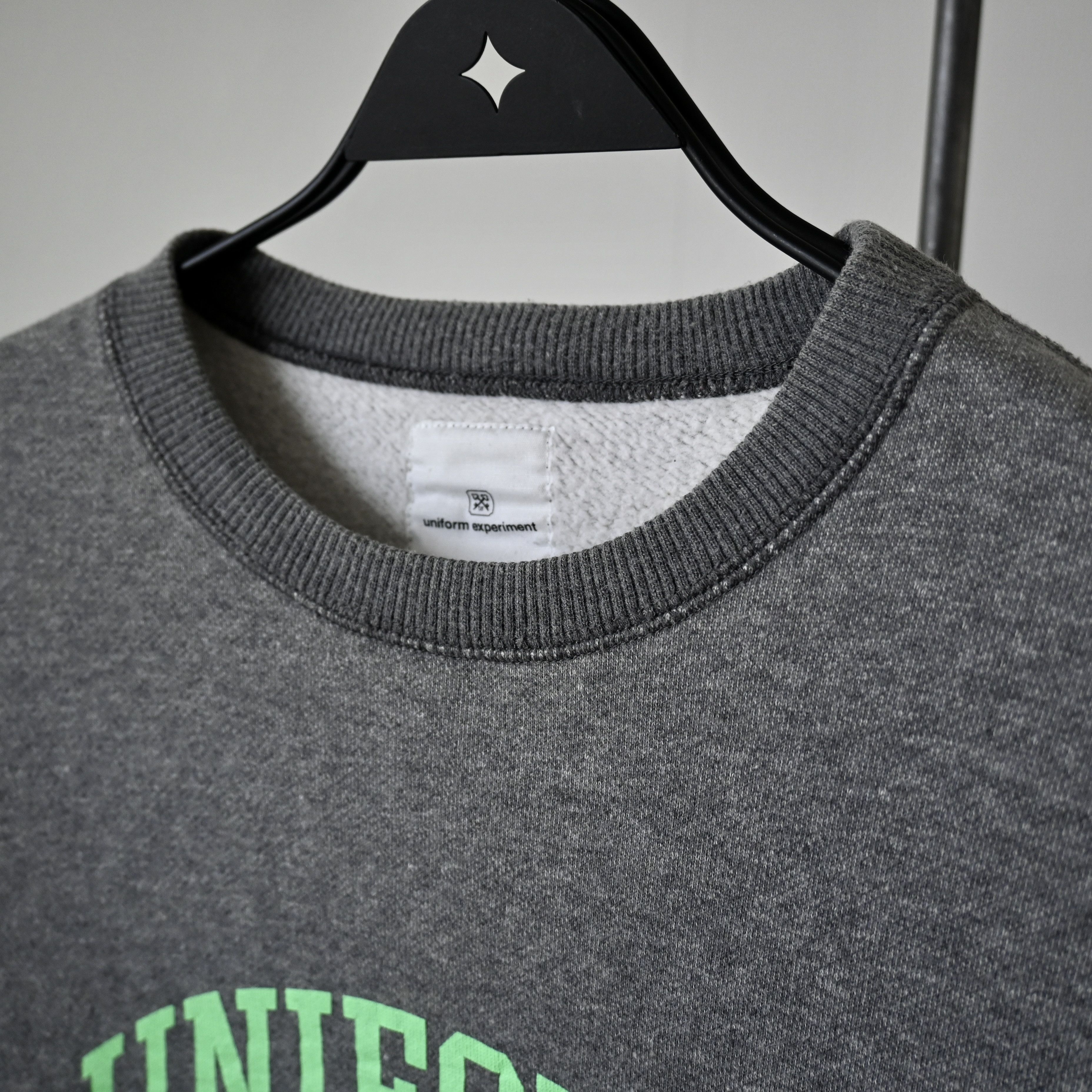 uniform experiment Uniform Experiment script crewneck sweatshirt, made in Japan Size US L / EU 52-54 / 3 - 7 Thumbnail