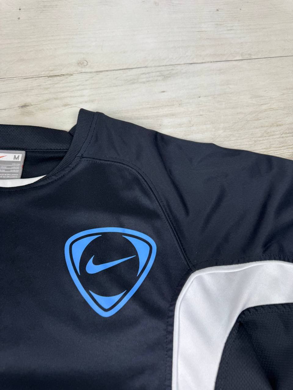 Nike Vintage Nike Tiempo Swoosh 00s Training T Shirt Y2K Size US M / EU 48-50 / 2 - 4 Thumbnail
