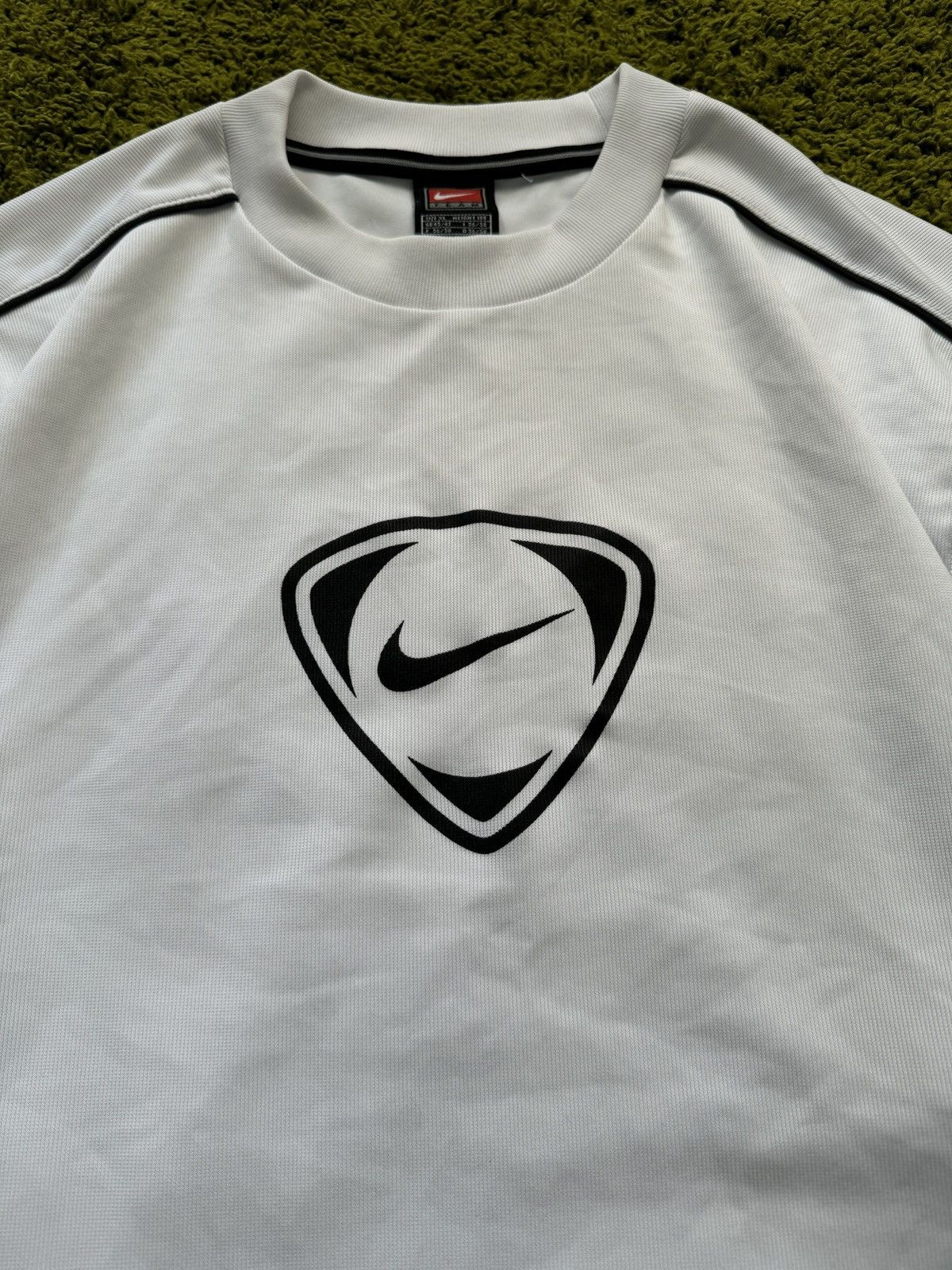 Nike × Vintage Nike 2000s vintage centre logo t-shirt Y2K Size US XL / EU 56 / 4 - 3 Thumbnail