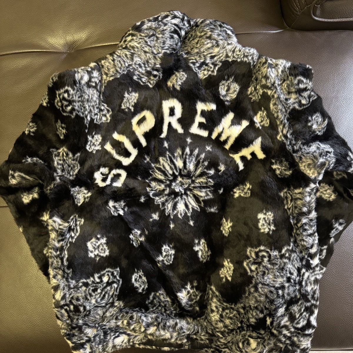 Supreme Supreme bandana faux fur bomber Jacket Size US M / EU 48-50 / 2 - 2 Thumbnail
