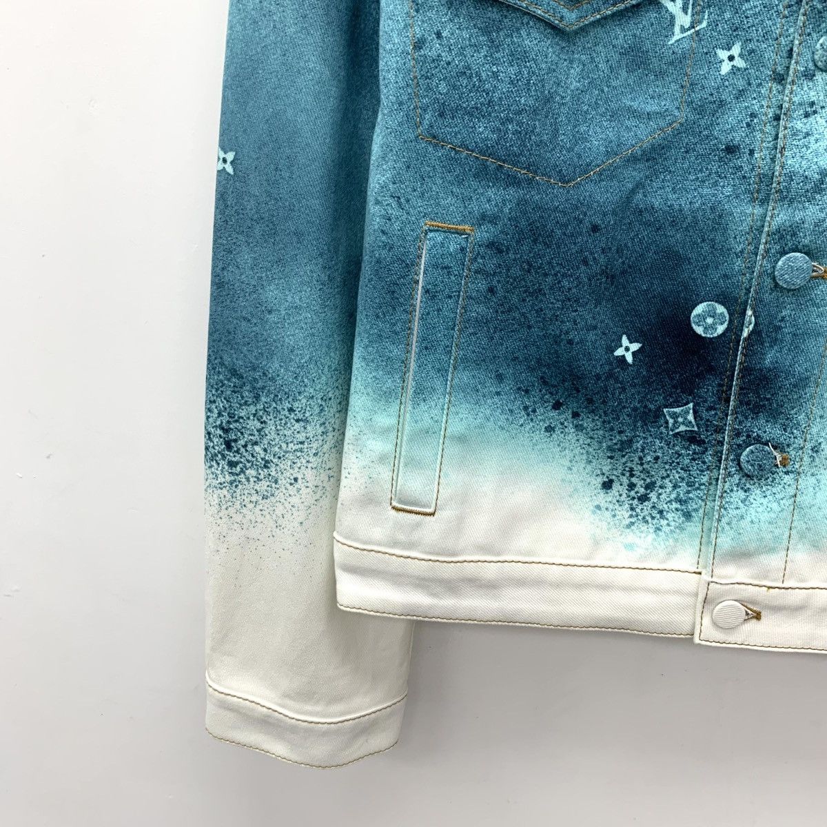 Louis Vuitton Louis Vuitton Blue and White Cotton Denim Jacket Size US S / EU 44-46 / 1 - 4 Thumbnail