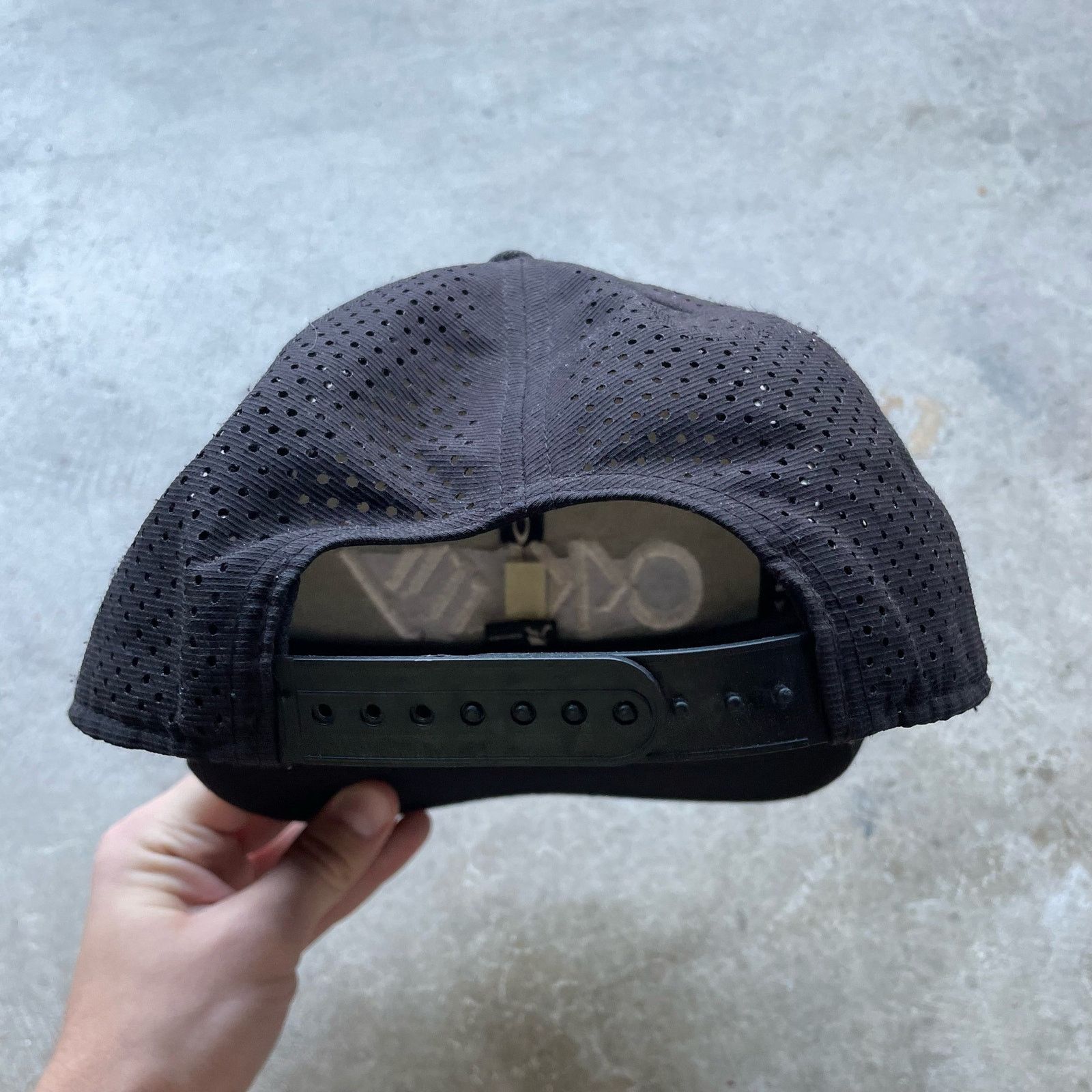 Vintage VINTAGE OAKLEY HAT BLACK SNAPBACK Size ONE SIZE - 2 Thumbnail