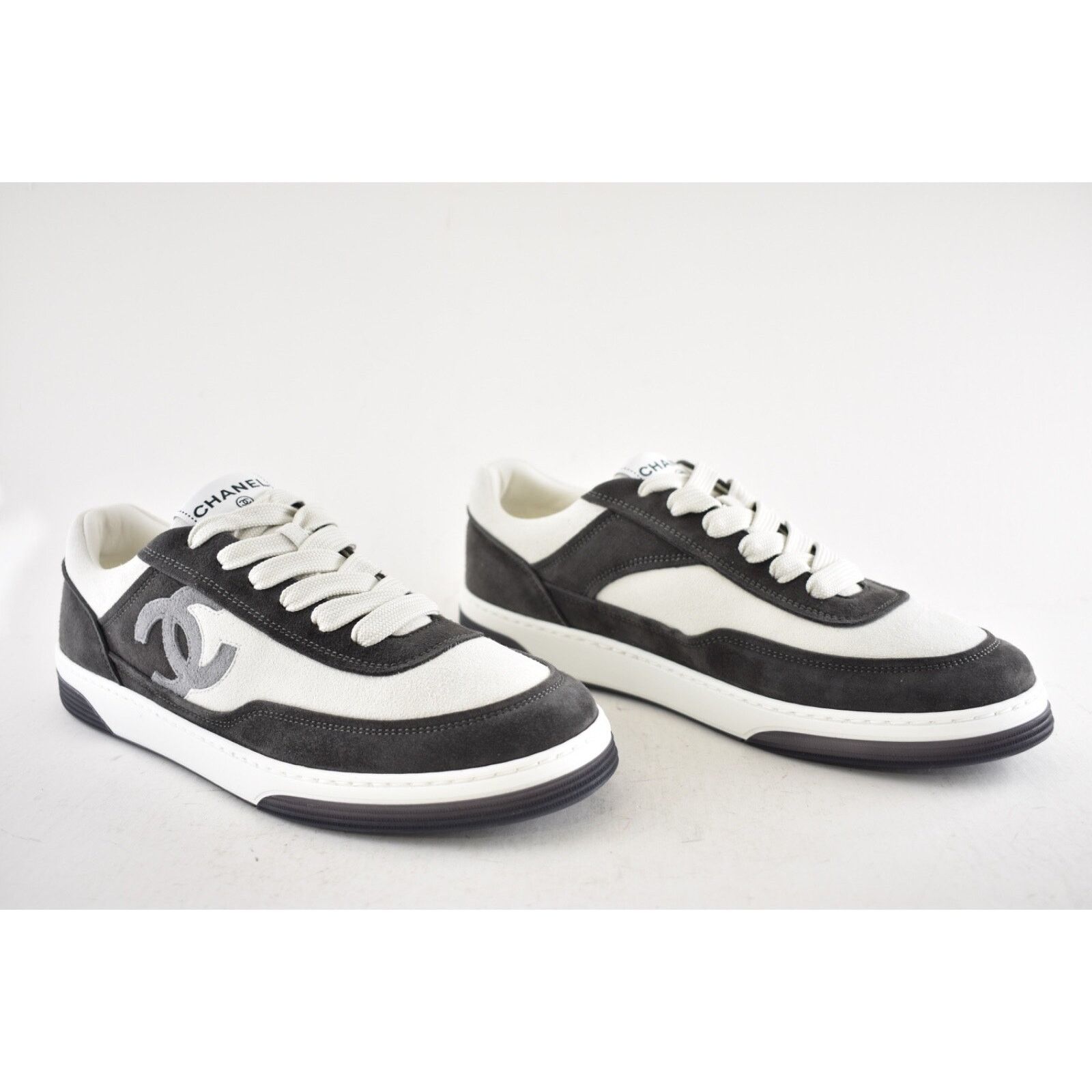 Chanel Chanel Suede White CC Logo Lace Up Runner Sneaker 41.5 Size US 11.5 / IT 41.5 - 3 Thumbnail