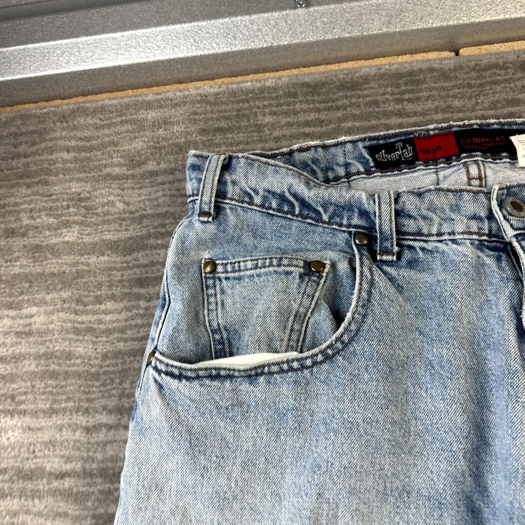 Levi's VINTAGE Levi's Silvertab Jeans Mens 38x30 Black Relaxed Straight 1991 90s Distressed Size US 38 / EU 54 - 4 Thumbnail
