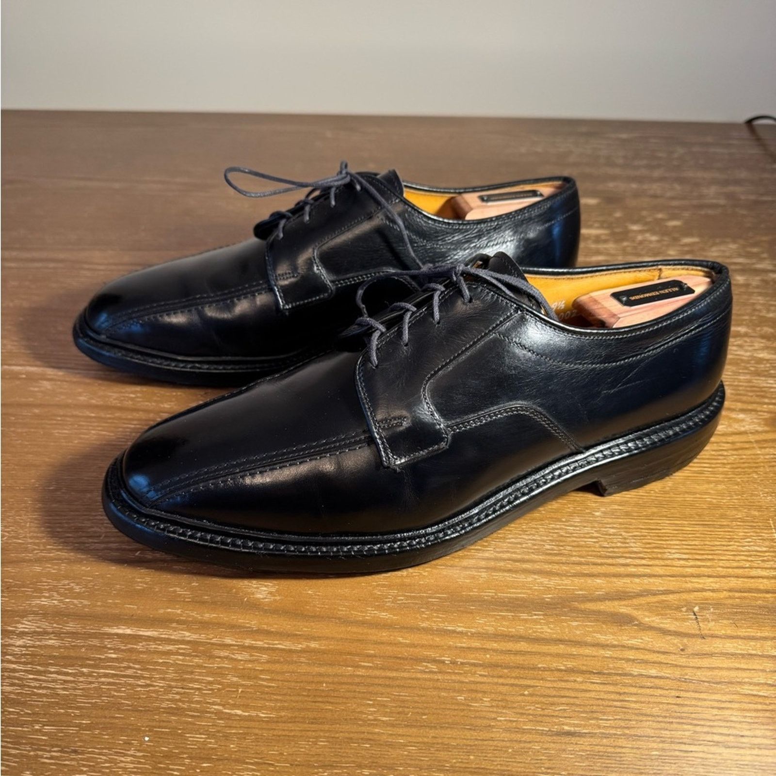 Allen Edmonds Allen Edmonds Hillcrest Derby Shoes in Black Calf size 9.5 D Size US 9.5 / EU 42-43 - 1 Thumbnail