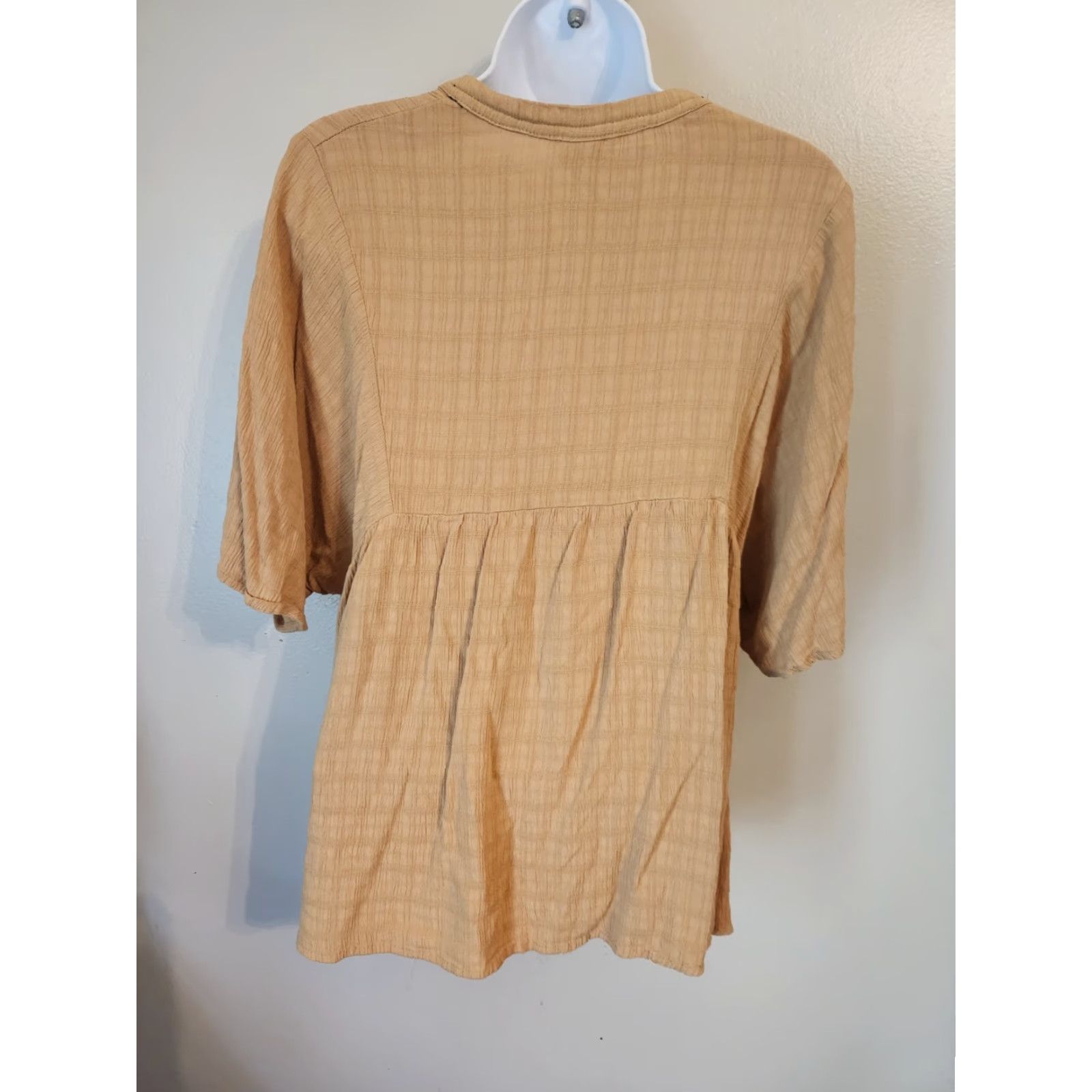 Vintage Knox Rose Tan Crinkle Short Sleeve Top Hippie Boho Cottagecore Womens S Blouse Tan V-Neck Big Breathable Rayon Casual Sleeve Basic Easy Care Womens Size S / US 4 / IT 40 - 4 Thumbnail