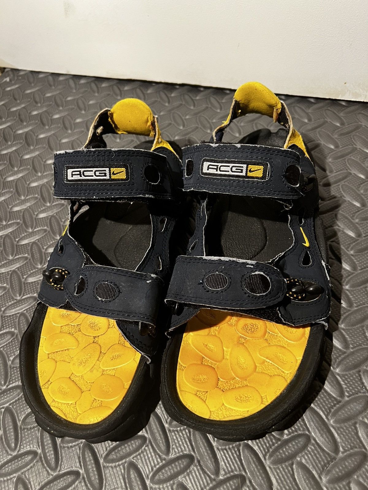Nike RARE Nike ACG Vintage Hiking Sandals size 8 Mens Blue Yellow Size US 8 / EU 41 - 1 Thumbnail