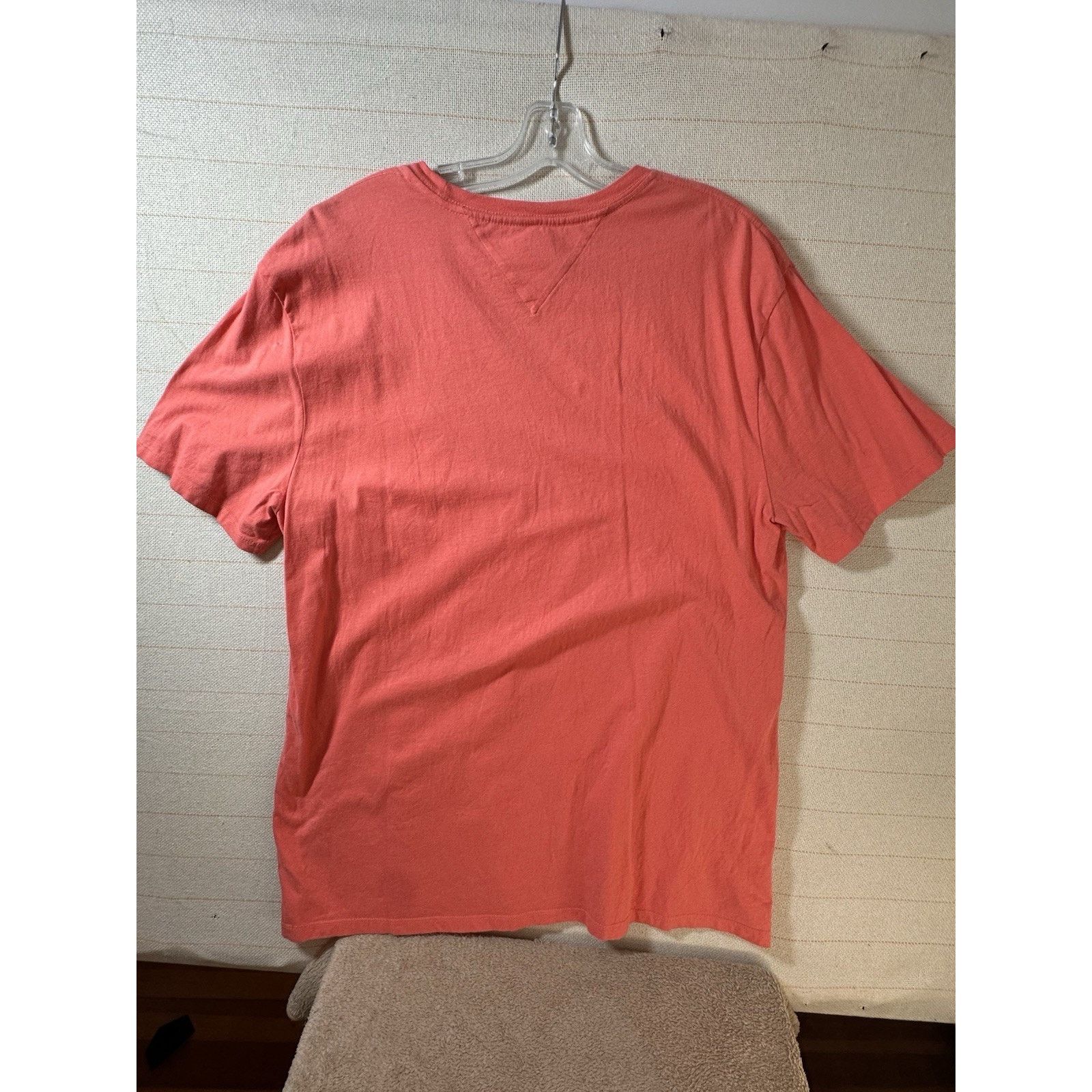 Tommy Hilfiger Tommy Hilfiger T-Shirt Coral Script Logo Size US XL / EU 56 / 4 - 7 Thumbnail