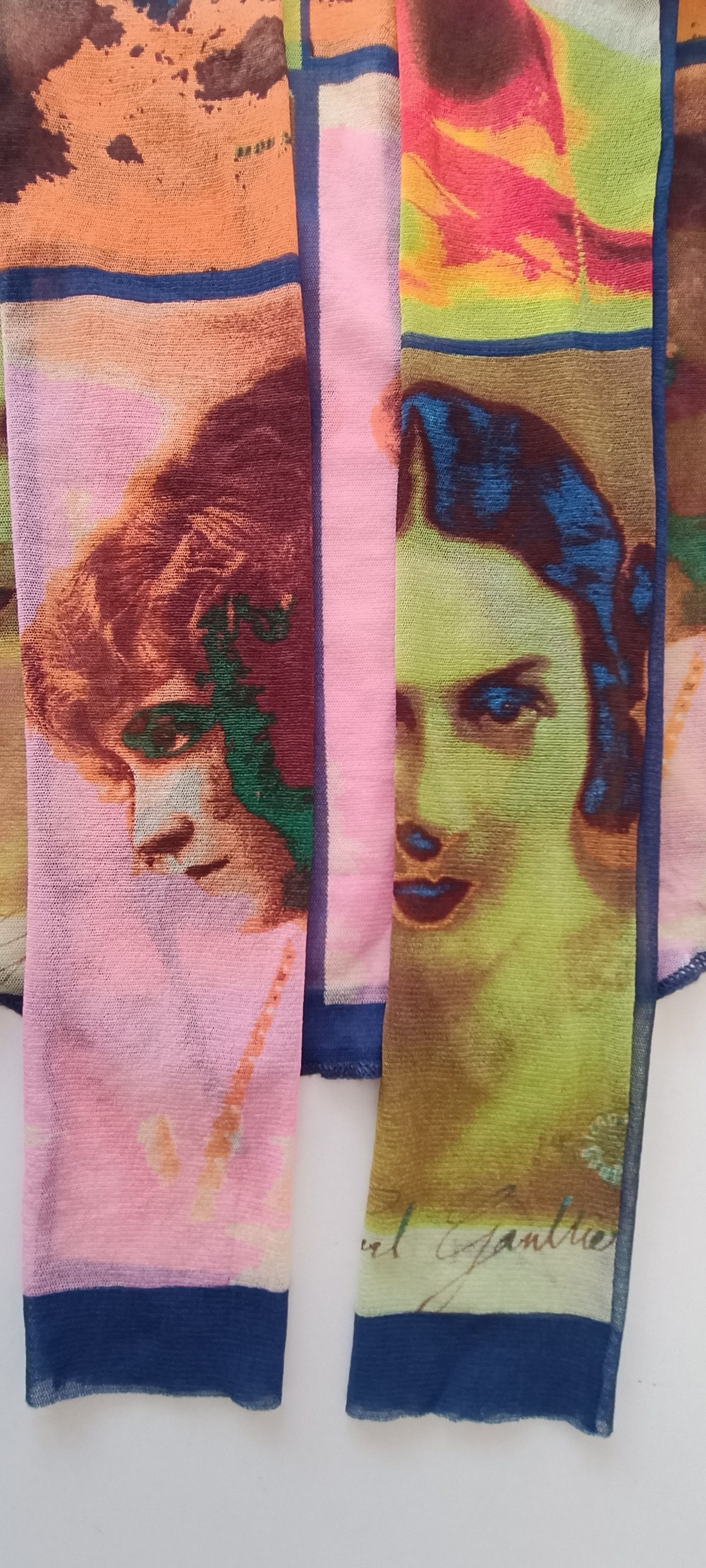 Top - Iconic print on women's frames 1920's