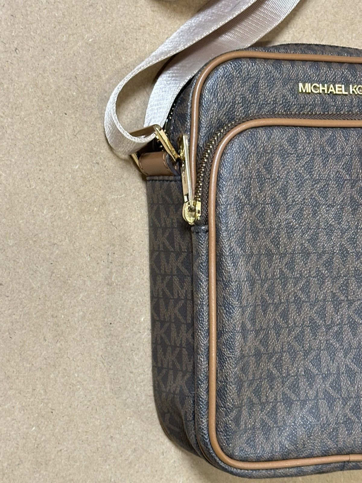 Michael Kors MICHAEL KORS SLING SLING BAG. Size ONE SIZE - 3 Thumbnail