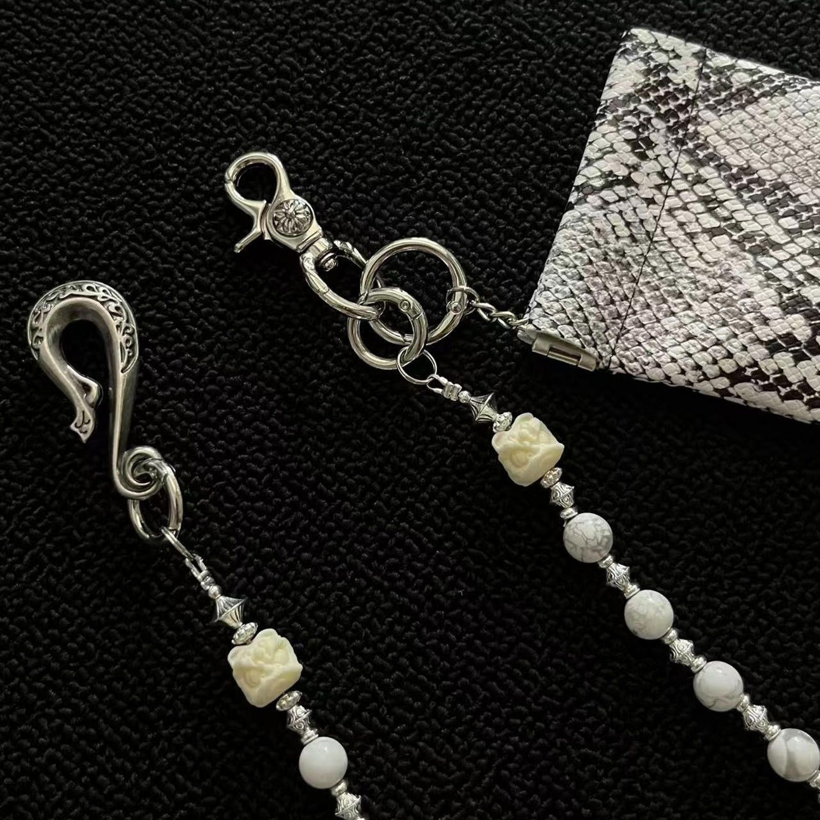 Jewelry White Beaded Wallet Chain with Silver Clasp Size ONE SIZE - 4 Thumbnail