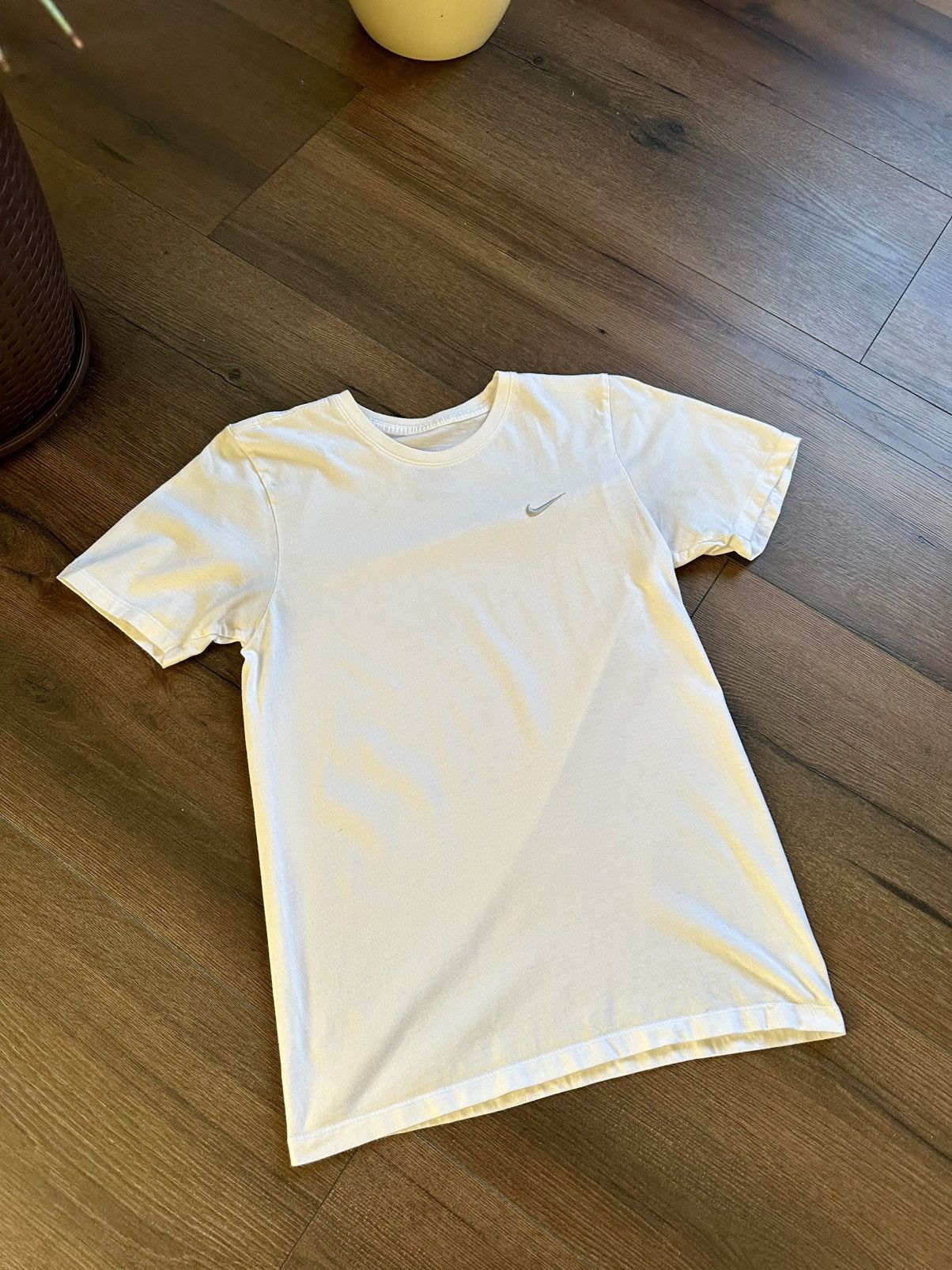 Nike Vintage Nike T-shirt White Swoosh Size US S / EU 44-46 / 1 - 4 Thumbnail