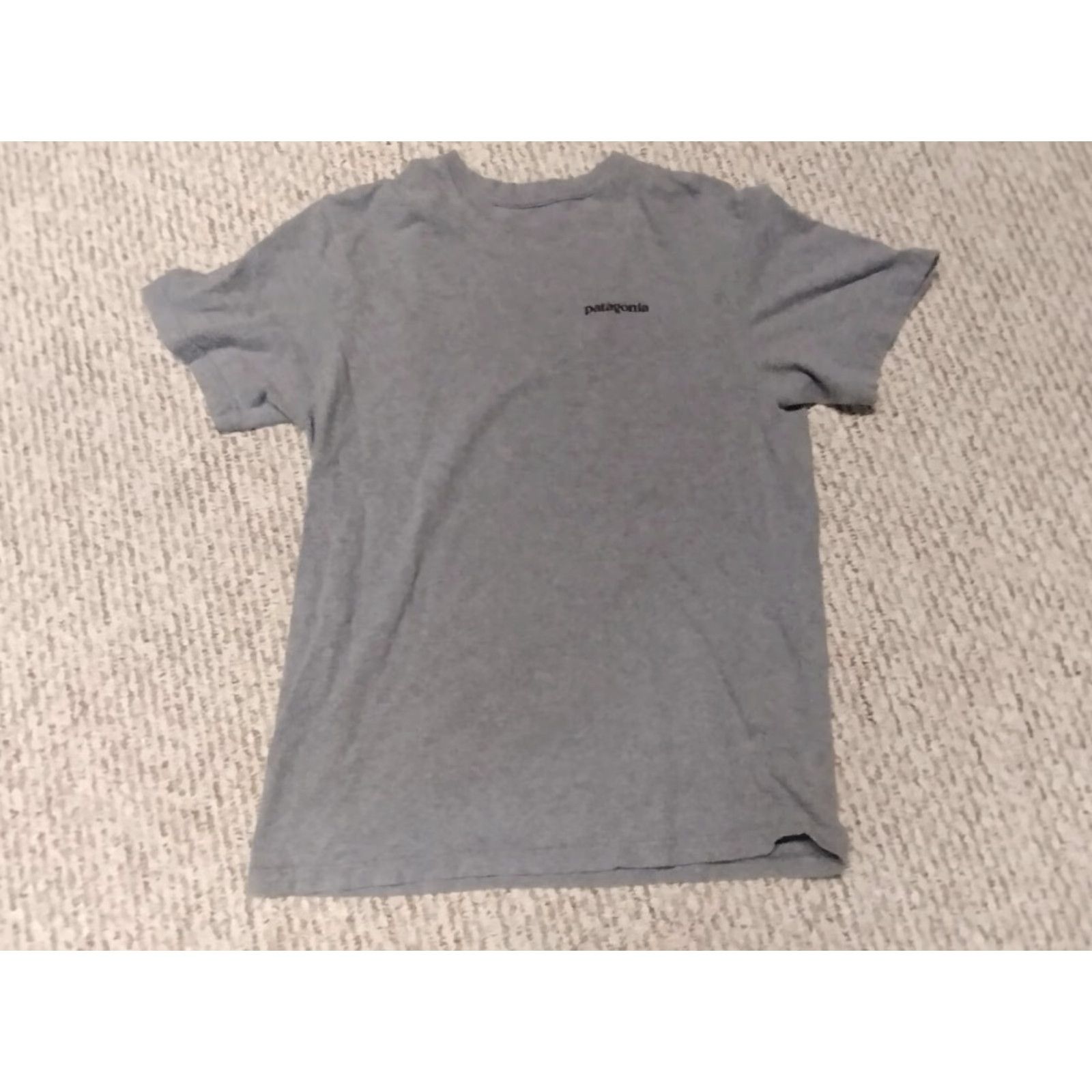 Patagonia Patagonia Gray Rare Retro Mountain Hiking Outdoors shirt S Men Small T-Shirt Size US S / EU 44-46 / 1 - 2 Thumbnail