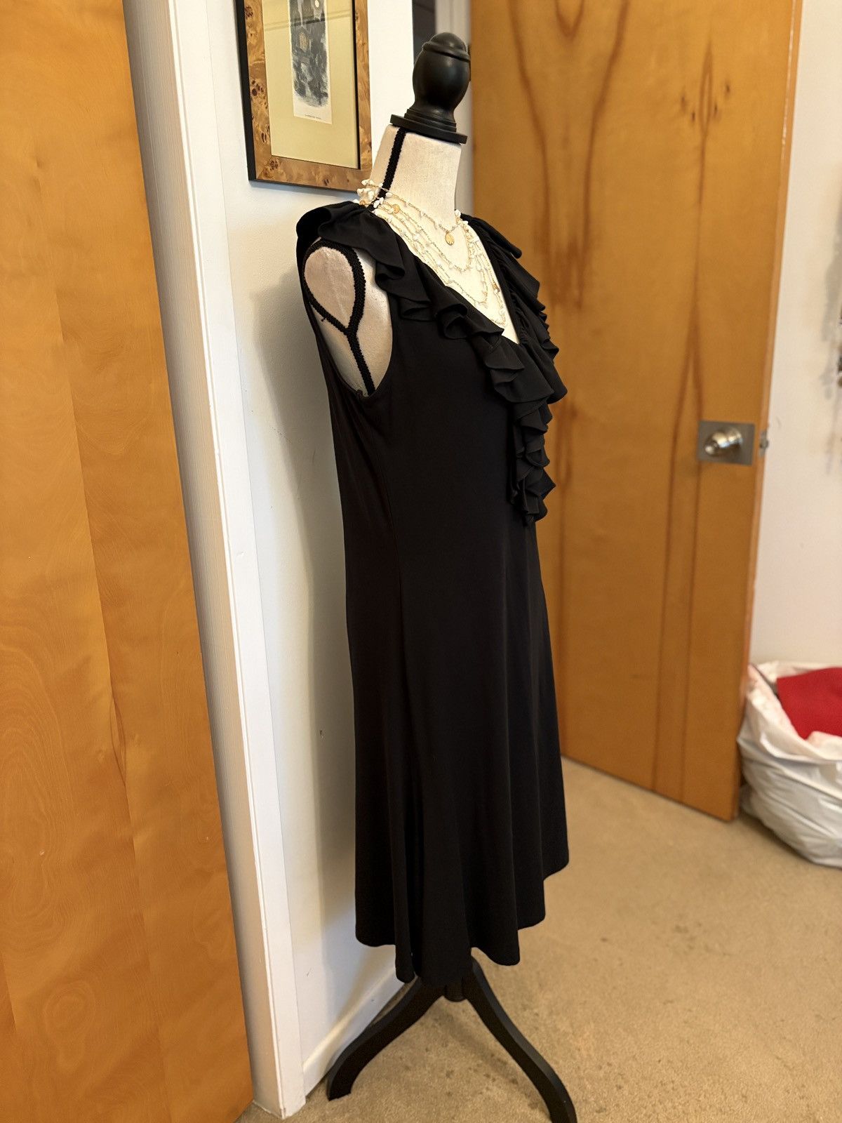 Ralph Lauren Ralph Lauren Sleeveless Ruffled V Neck Black Dress Large Size M / US 6-8 / IT 42-44 - 4 Thumbnail
