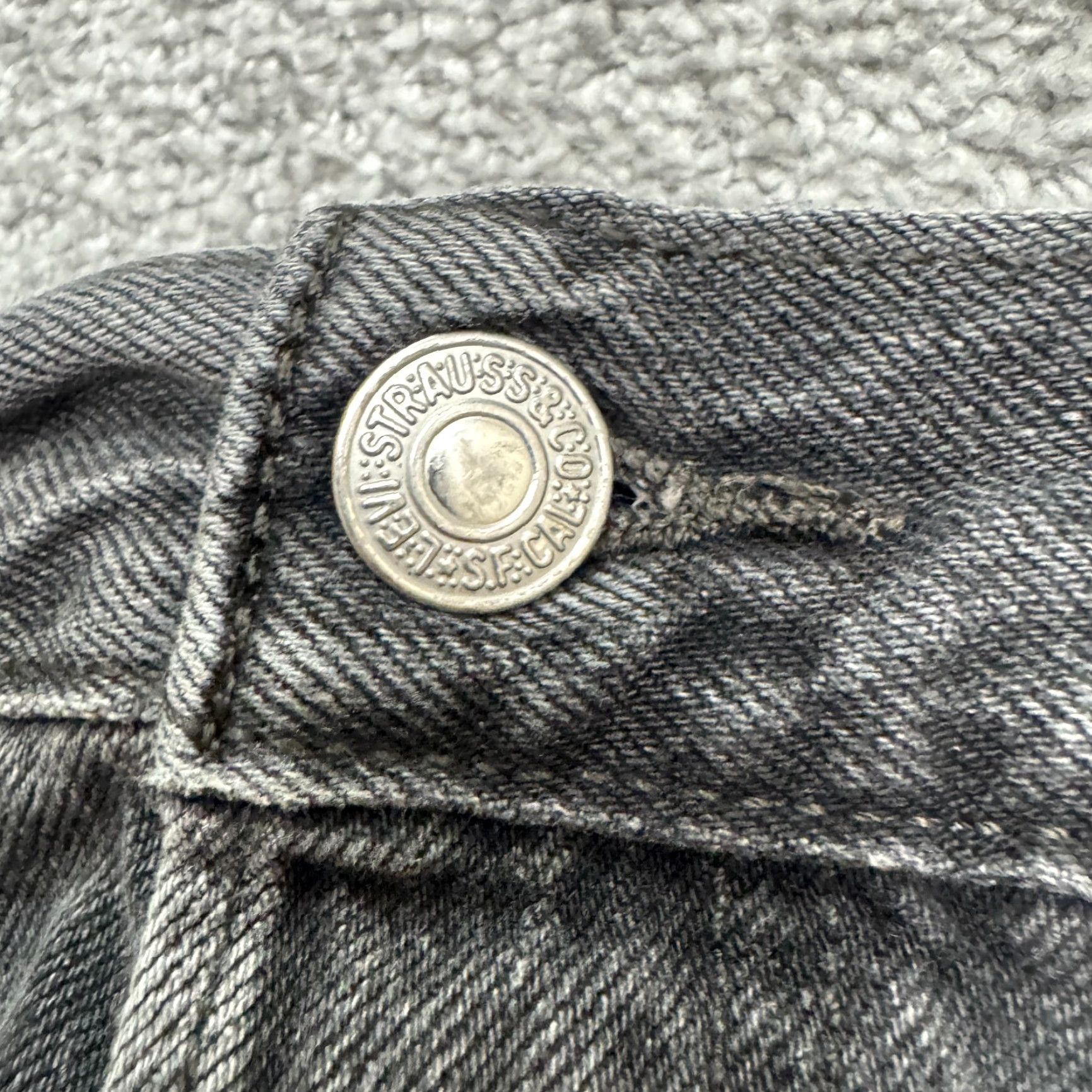 Levi's VINTAGE Levi's 501 Button Fly Denim Jeans Womens 31 Washed Black Straight Cotton Raw Hem Size 24" / US 00 / IT 34 - 6 Thumbnail