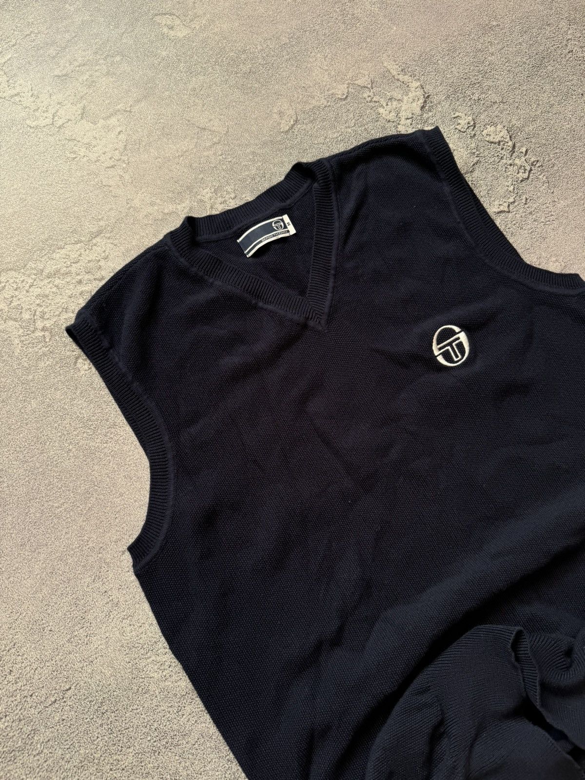 Sergio Tacchini × Vintage Sergio Tacchini M vintage v-neck knitwear vest sweater 00s Size US M / EU 48-50 / 2 - 2 Thumbnail
