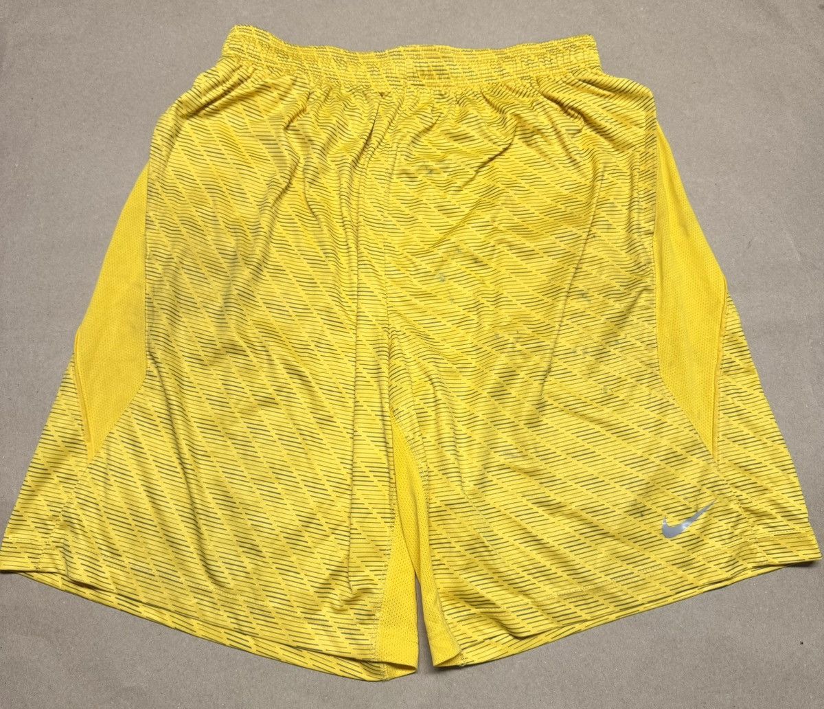 Nike Nike DriFit Basketball Shorts size L Large Rare! Size US 36 / EU 52 - 1 Thumbnail