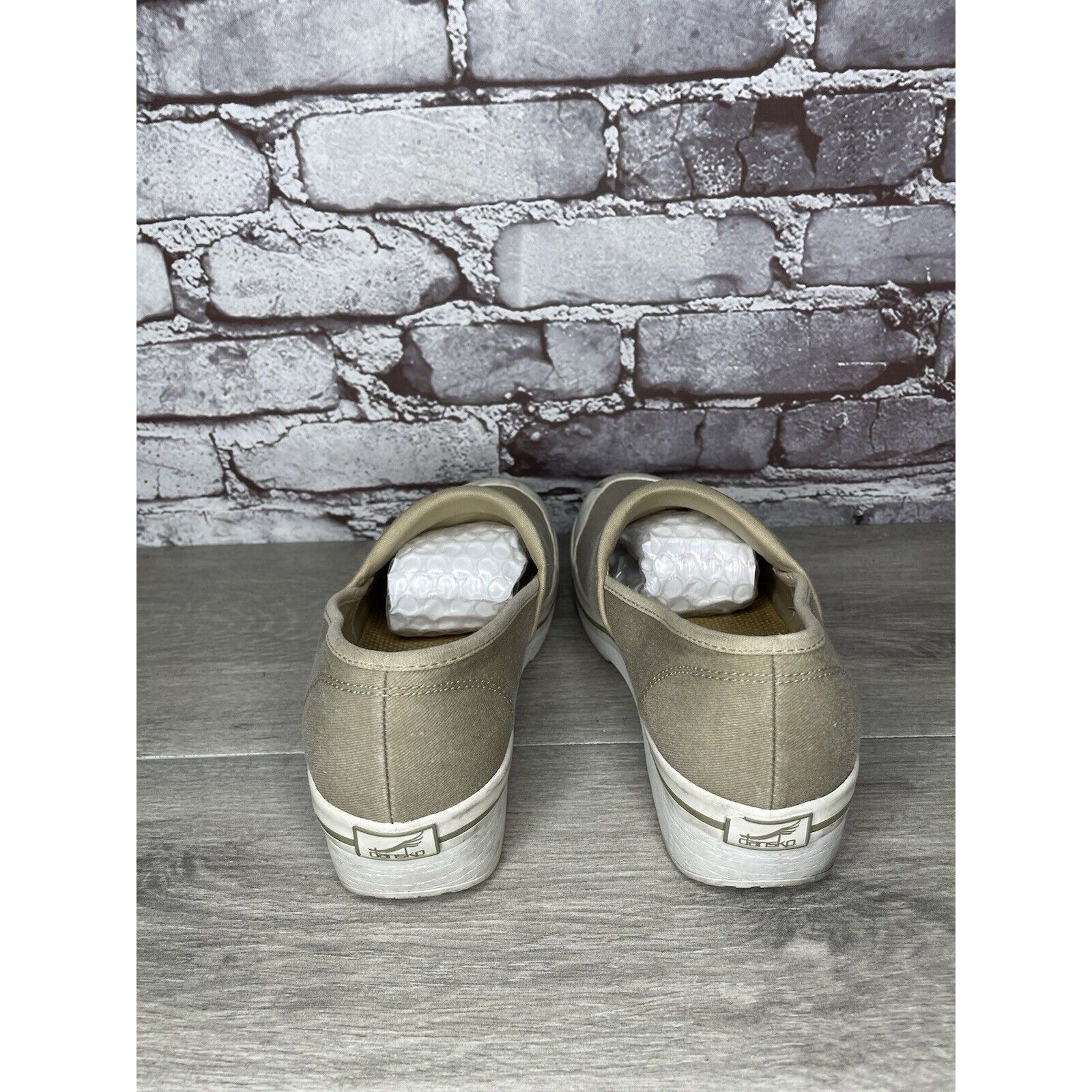 Other Dansko Volley Vegan Tan Beige Khaki Canvas Non Slip Clogs Wo Size US 8.5 / IT 38.5 - 18 Thumbnail
