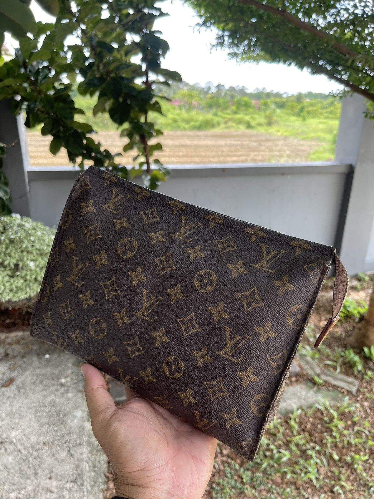 Louis Vuitton Authentic LOUIS VUITTON Mono Porce Toilette Bag Size ONE SIZE - 5 Thumbnail
