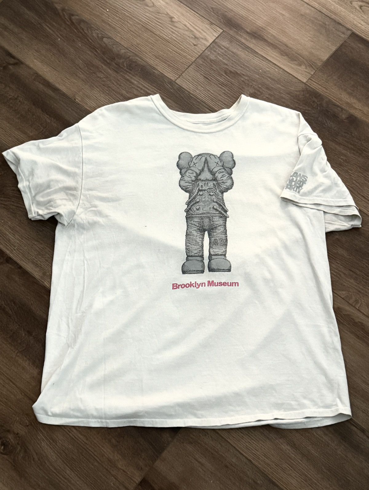 Kaws KAWS Brooklyn Museum Grey Graphic Tee Size L Size US XL / EU 56 / 4 - 1 Thumbnail