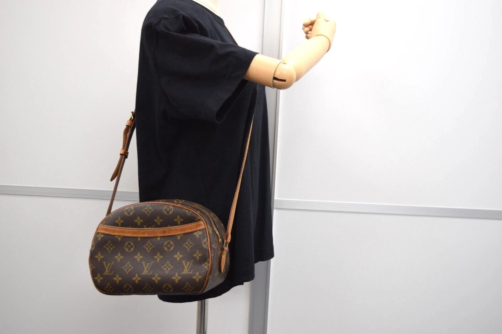 Louis Vuitton Louis Vuitton Blois Crossbody Bag Monogram Canvas M51221 Size ONE SIZE - 2 Thumbnail