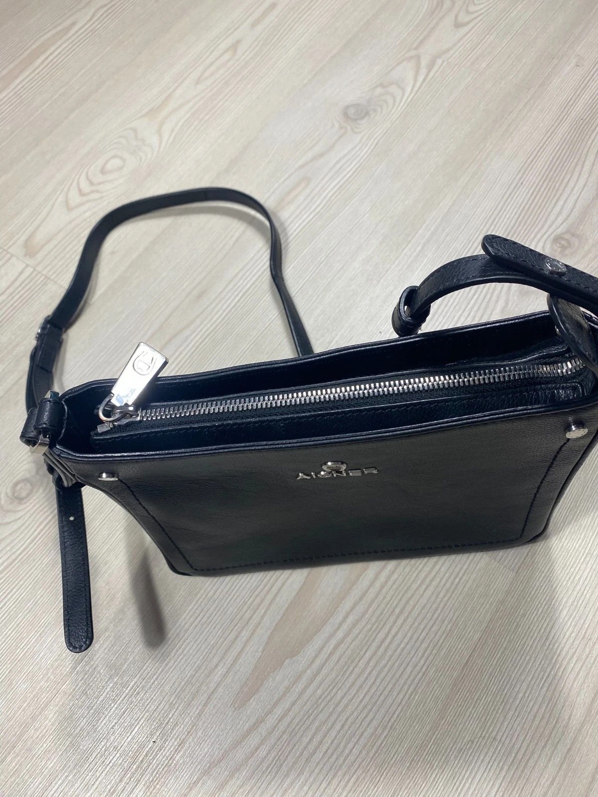 Aigner Aigner Black Leather Crossbody Bag Zip Size ONE SIZE - 6 Thumbnail