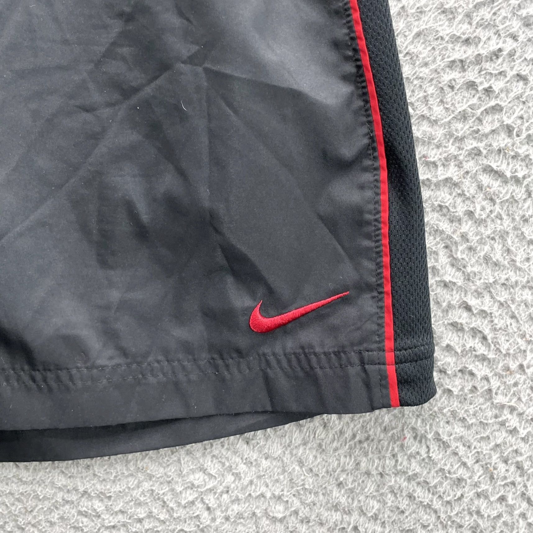Nike Nike Basketball Shorts Womens XL Black Red 90s Retro Dri-Fit Athletic Sportswear Shorts Size 40" / US 18 - 3 Thumbnail