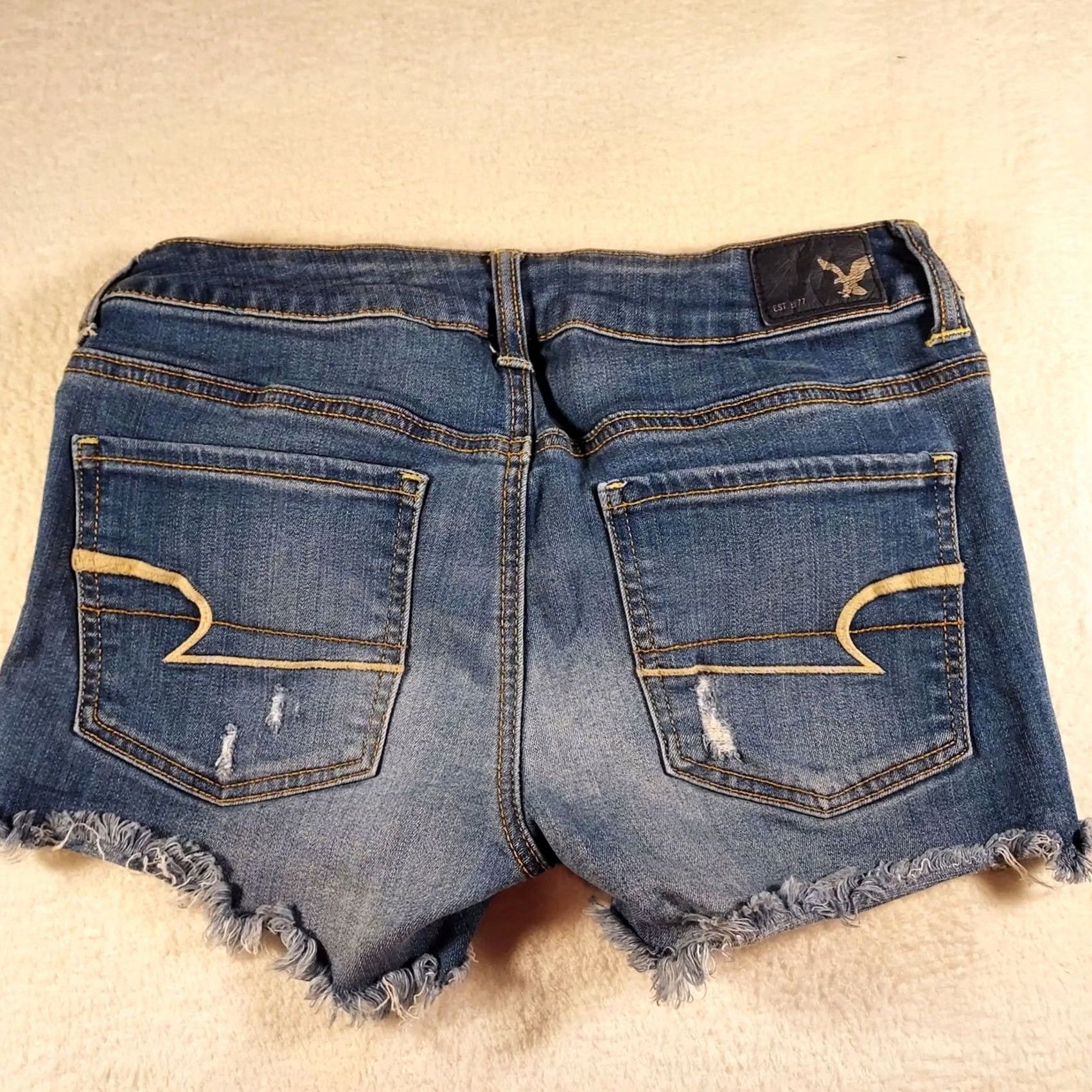 American Eagle Outfitters American Eagle Outfitters Super Stretch Jean Shorts Size 4 Flat Front Zip 4 Inseam Blue Distressed Frayed Hem Women Regular Hi Rise Shortie Shorts Size 27" / US 4 / IT 40 - 2 Thumbnail