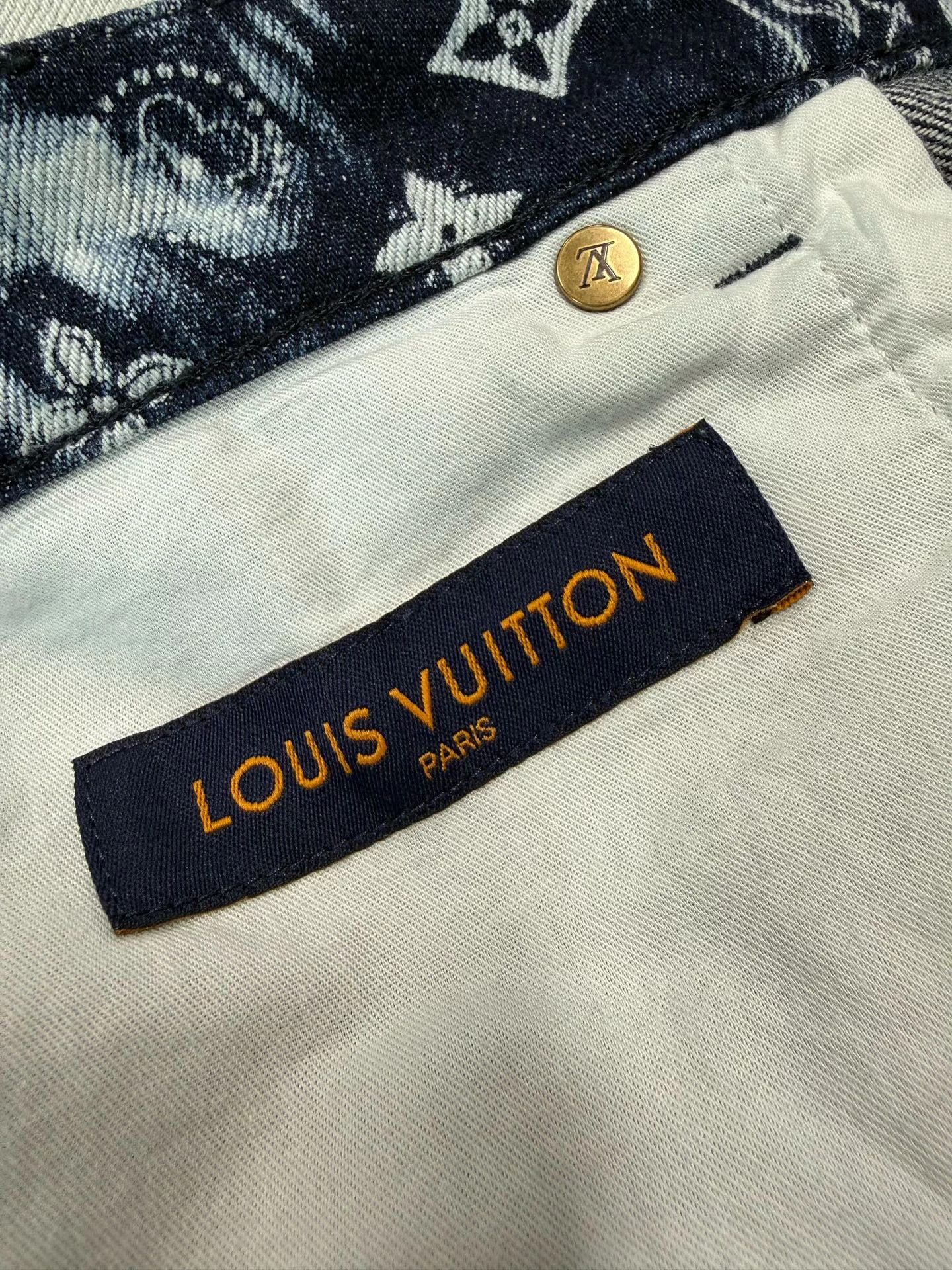 Louis Vuitton LV FW22 tie-dye monogram blue white men short Size US 32 / EU 48 - 4 Thumbnail