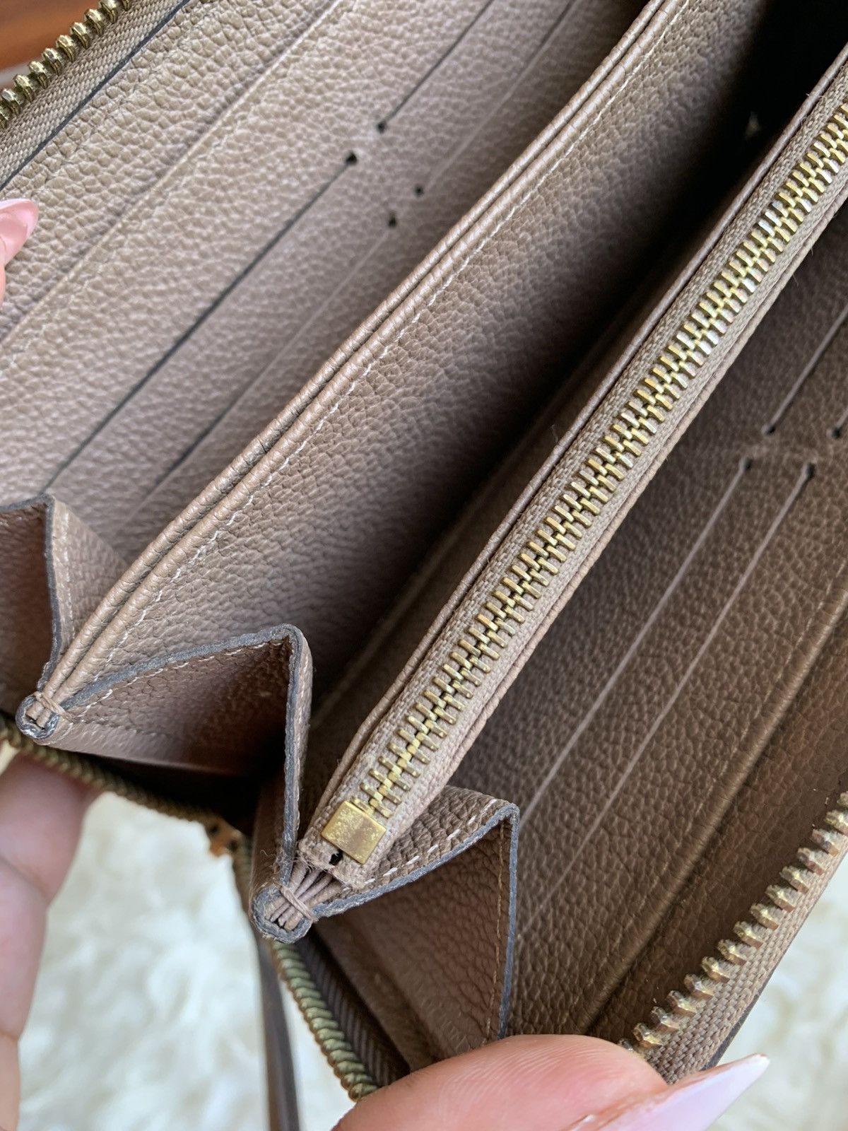 Louis Vuitton Authentic Louis Vuitton Zippy Empreinte Wallet Turtledove Size ONE SIZE - 10 Thumbnail