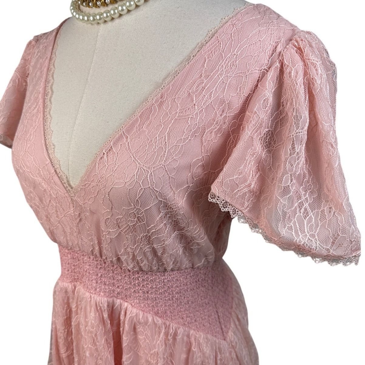 Alice + Olivia Alice + Olivia Charlsie Smocked Lace Maxi Dress Pink size 4 Size S / US 4 / IT 40 - 7 Thumbnail