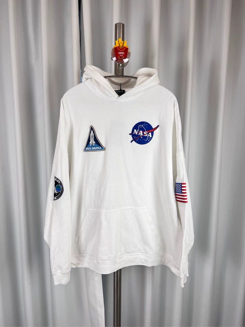 Balenciaga Balenciaga Nasa co-branded patch embroidered hoodie white Size US XS / EU 42 / 0 - 2 Thumbnail