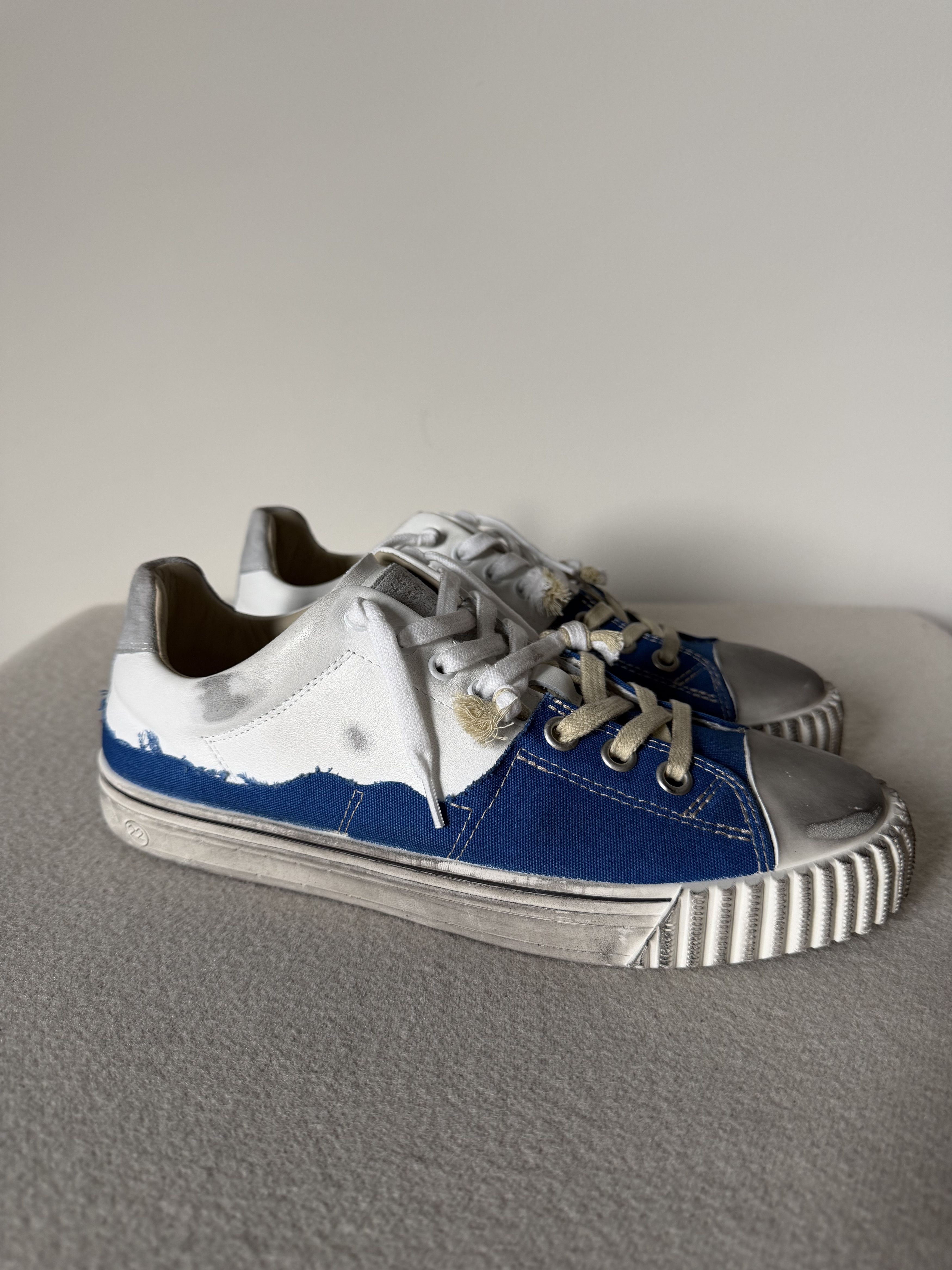 Maison Margiela Maison Margiela Evolution Sneakers in White Blue Size US 7 / EU 40 - 1 Thumbnail