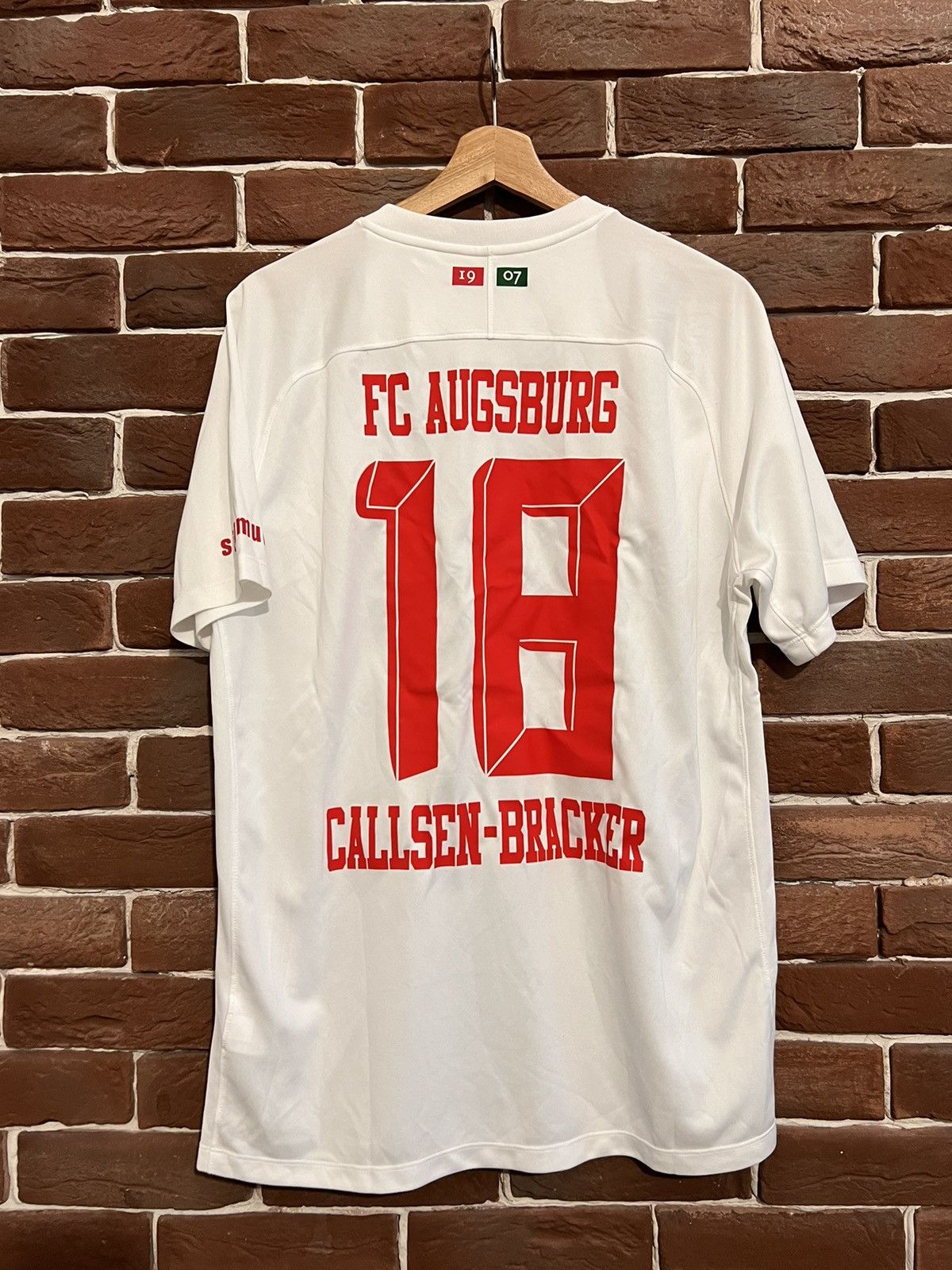 Nike Rare Nike Fc Augsburg Germany Bundesleageue Football Jersey Size US L / EU 52-54 / 3 - 2 Thumbnail