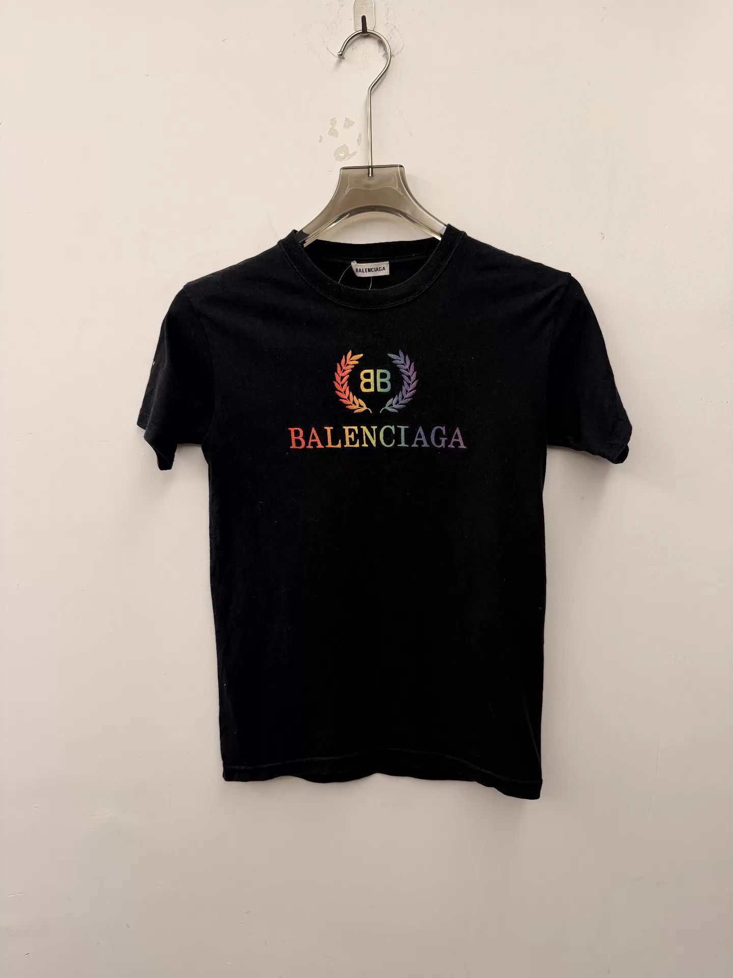 Balenciaga Balenciaga Rainbow Gradient Logo Short Tee Wmn Blk S Size S / US 4 / IT 40 - 1 Thumbnail