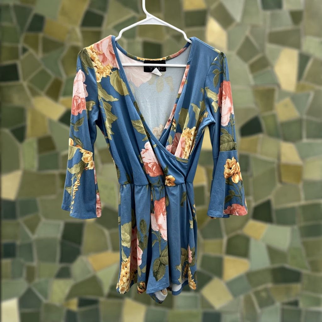 Bell Womens Say Anything Blue Floral V-Neck Bell Sleeved Romper Medium Size 32" / US 10 / IT 46 - 1 Thumbnail