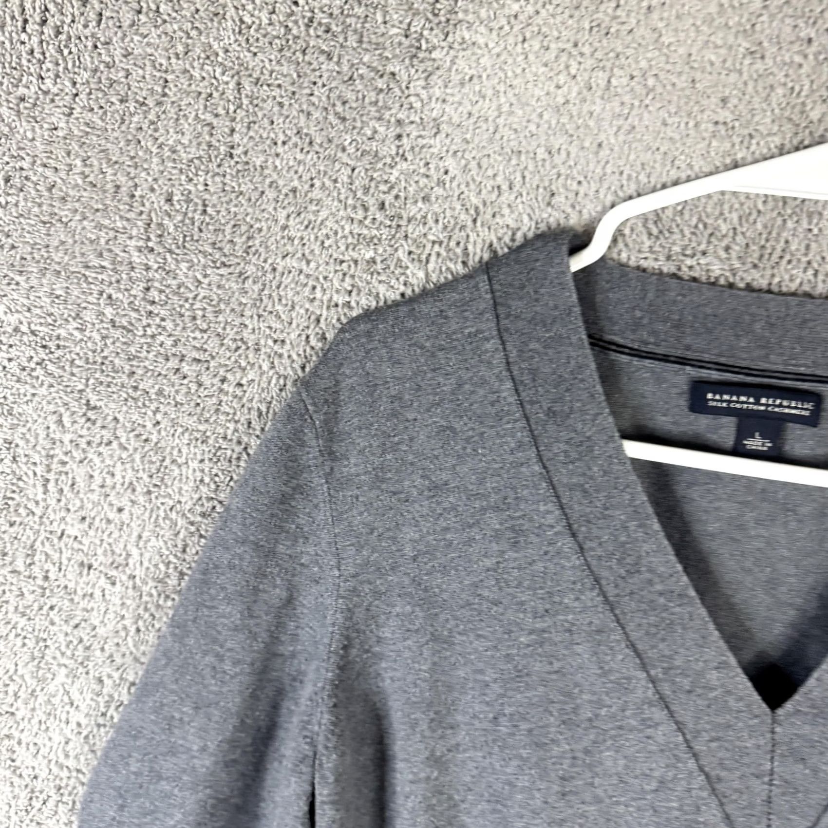 Banana Republic Banana Republic Sweater Womens Large Gray Silk Cashmere V Neck Knit Pullover Size L / US 10 / IT 46 - 5 Thumbnail