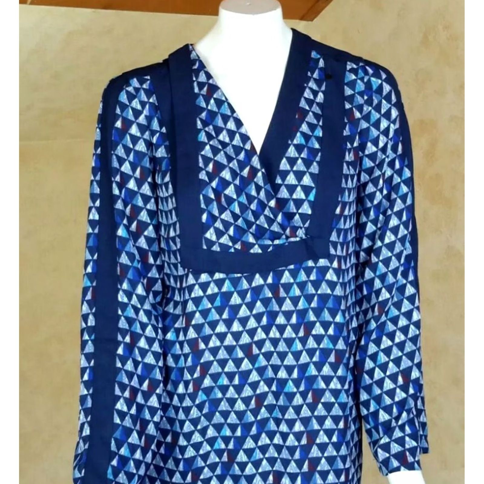Bcbgmaxazria BCBGMAXAZRIA Dress Tunic Mini Triangle-Printed Blue Geometric V-Neck Long Sleeve NWT Small Women Size S / US 4 / IT 40 - 2 Thumbnail