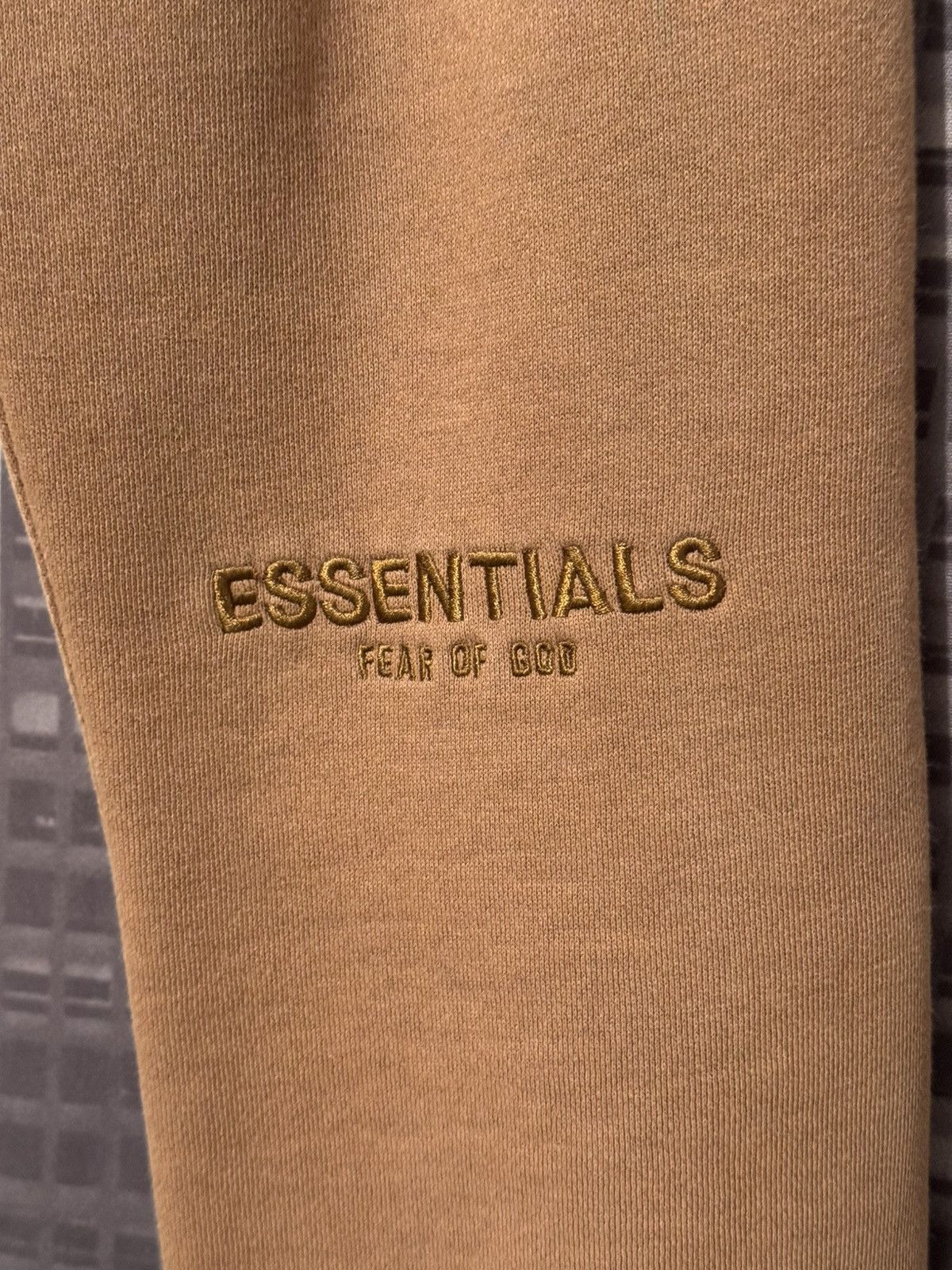 Fear of God OG Fear of God Essentials Sweatpants Tan SZ Medium🔥 Size US 32 / EU 48 - 3 Thumbnail