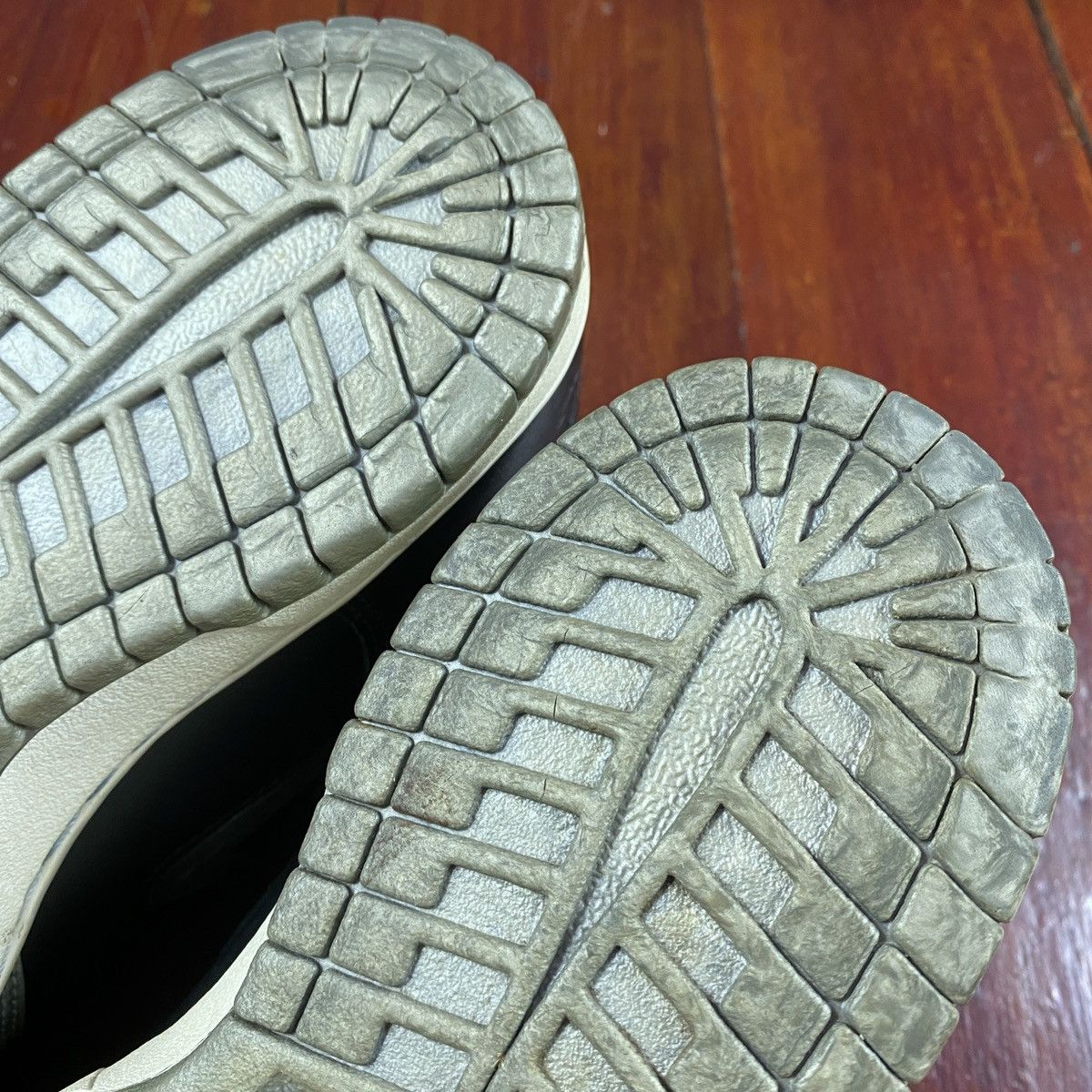 Nike SB Dunk Low Supreme Jewel Swoosh Silver 2019 Size US 8 / EU 41 - 14 Thumbnail