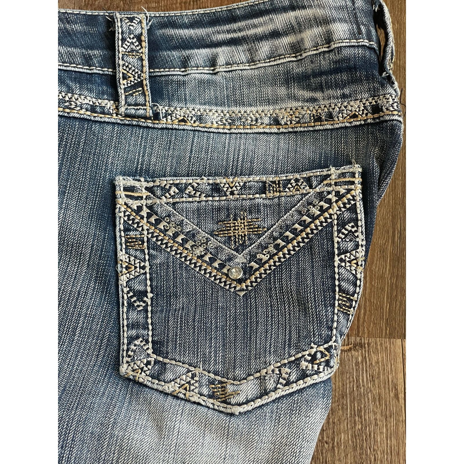 Other Cowgirl Up! ladies jeans, lightwash bedazzled 32/34 Size 32" / US 10 / IT 46 - 4 Thumbnail
