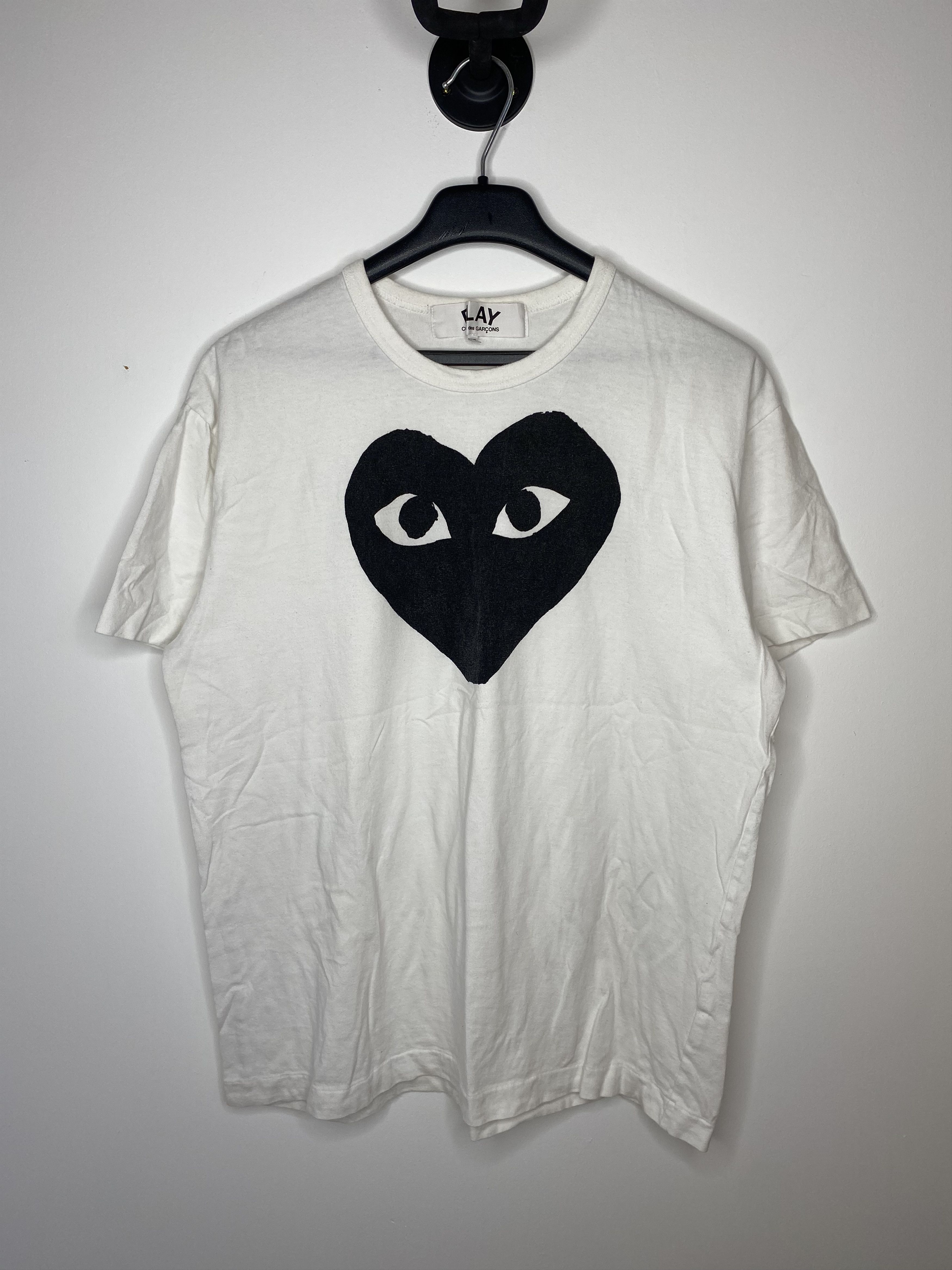 Comme des Garcons PLAY COMME DES GARCONS PLAY BIG PEEPING HEART LOGO T SHIRT Size US XL / EU 56 / 4 - 1 Thumbnail