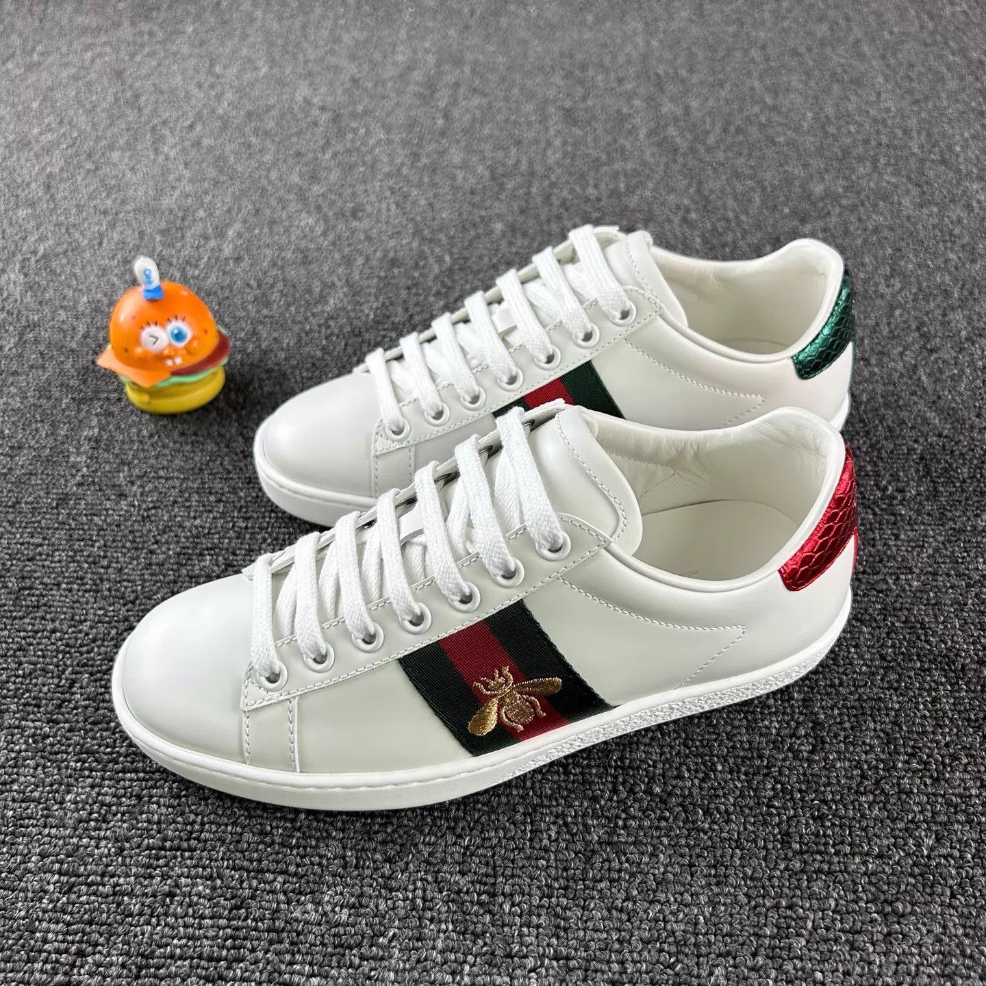 Gucci Gucci Bees Embroidered White Sneaker Women's 34 Size US 4 / IT 34 - 1 Thumbnail