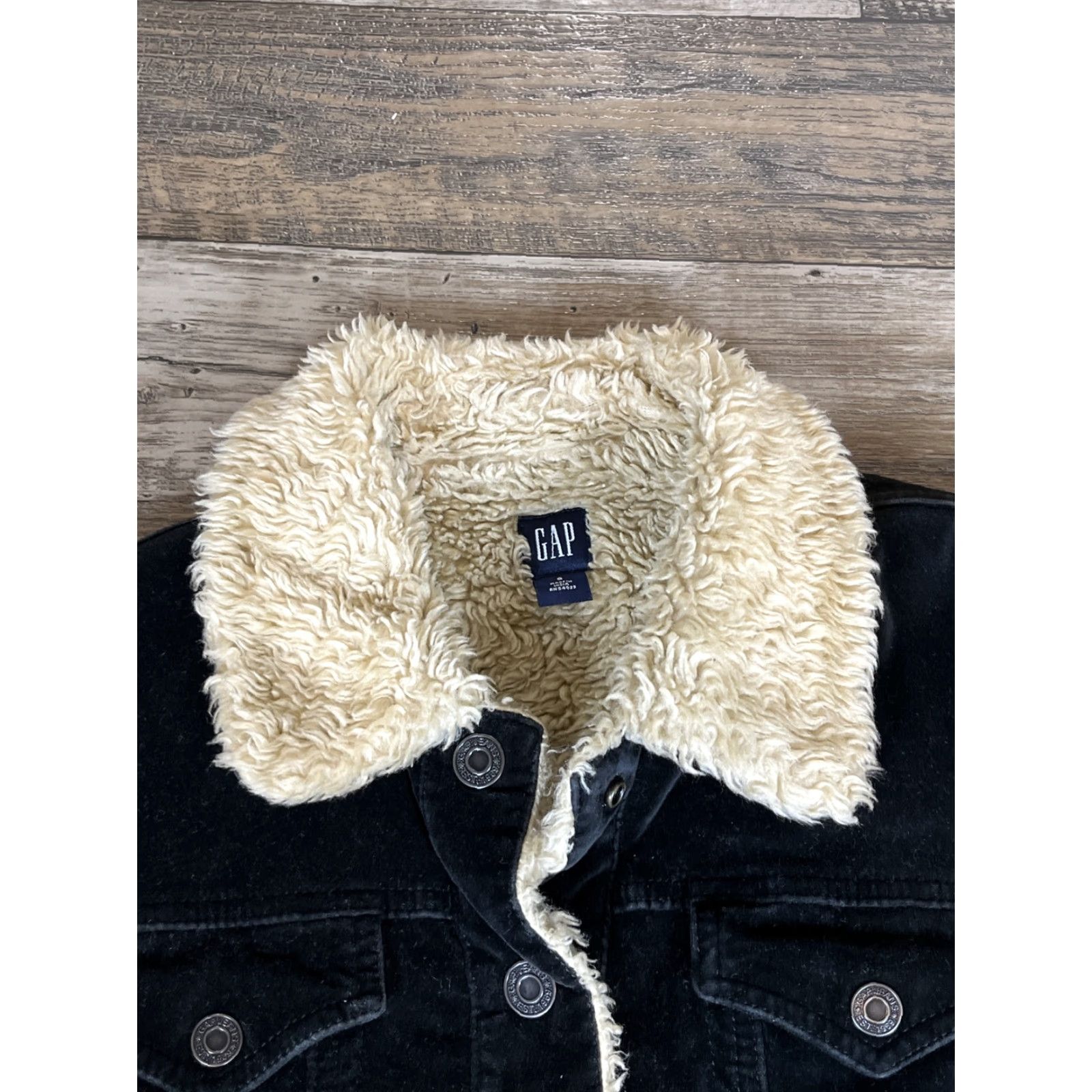 Gap VINTAGE Gap Jacket Womens S Black Velvet Sherpa Lined Snap Trucker Coat 90s Size S / US 4 / IT 40 - 3 Thumbnail