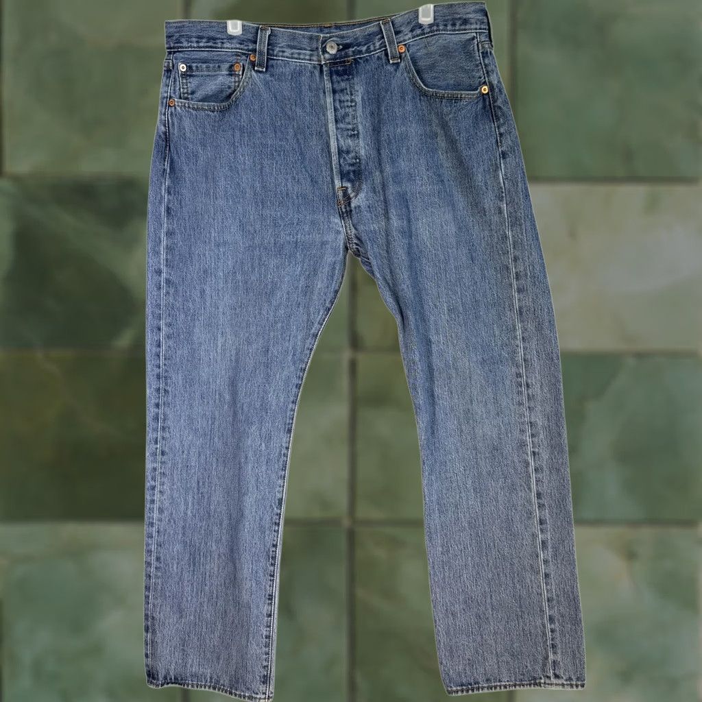 Levi's VINTAGE Levi's 501 Jeans Mens 36x30 Blue Denim Straight Leg Button Fly Classic Fit Pants Size US 36 / EU 52 - 1 Thumbnail