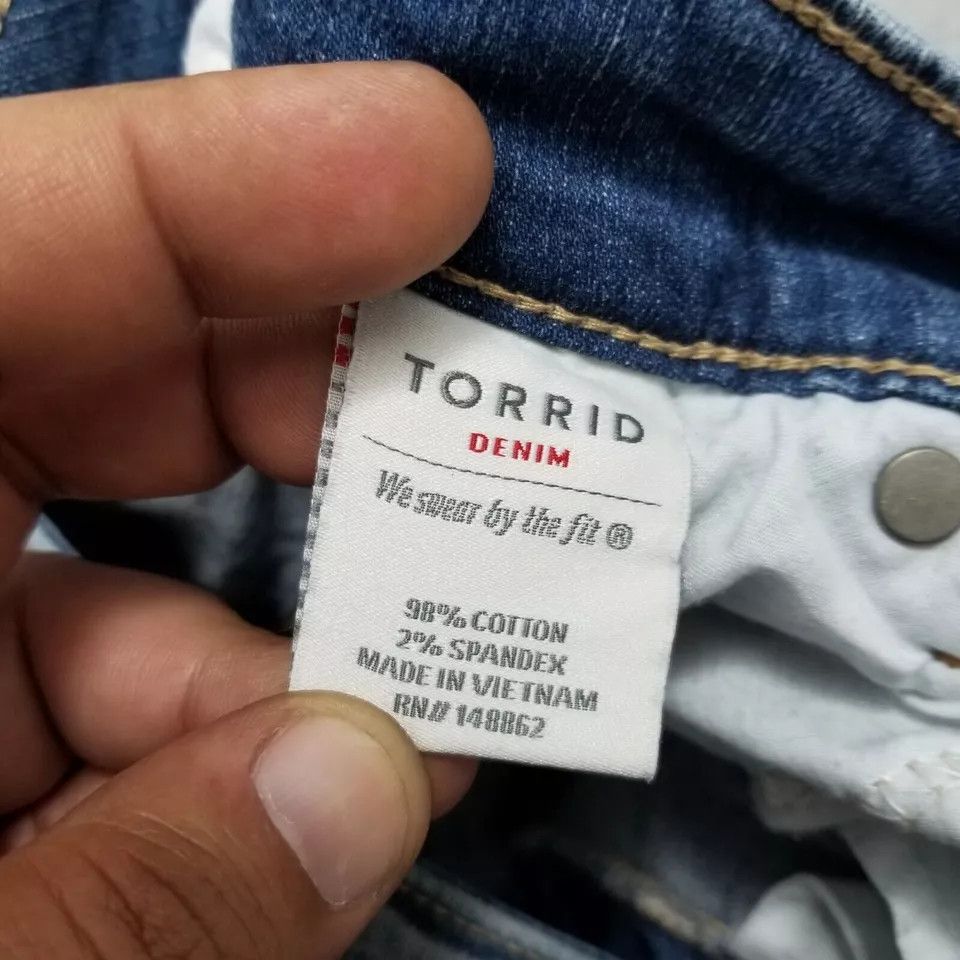 Torrid Torrid Jeans Womens 18 Boyfriend 40x27 Stretchy Distressed Size 40" / US 18 - 8 Thumbnail