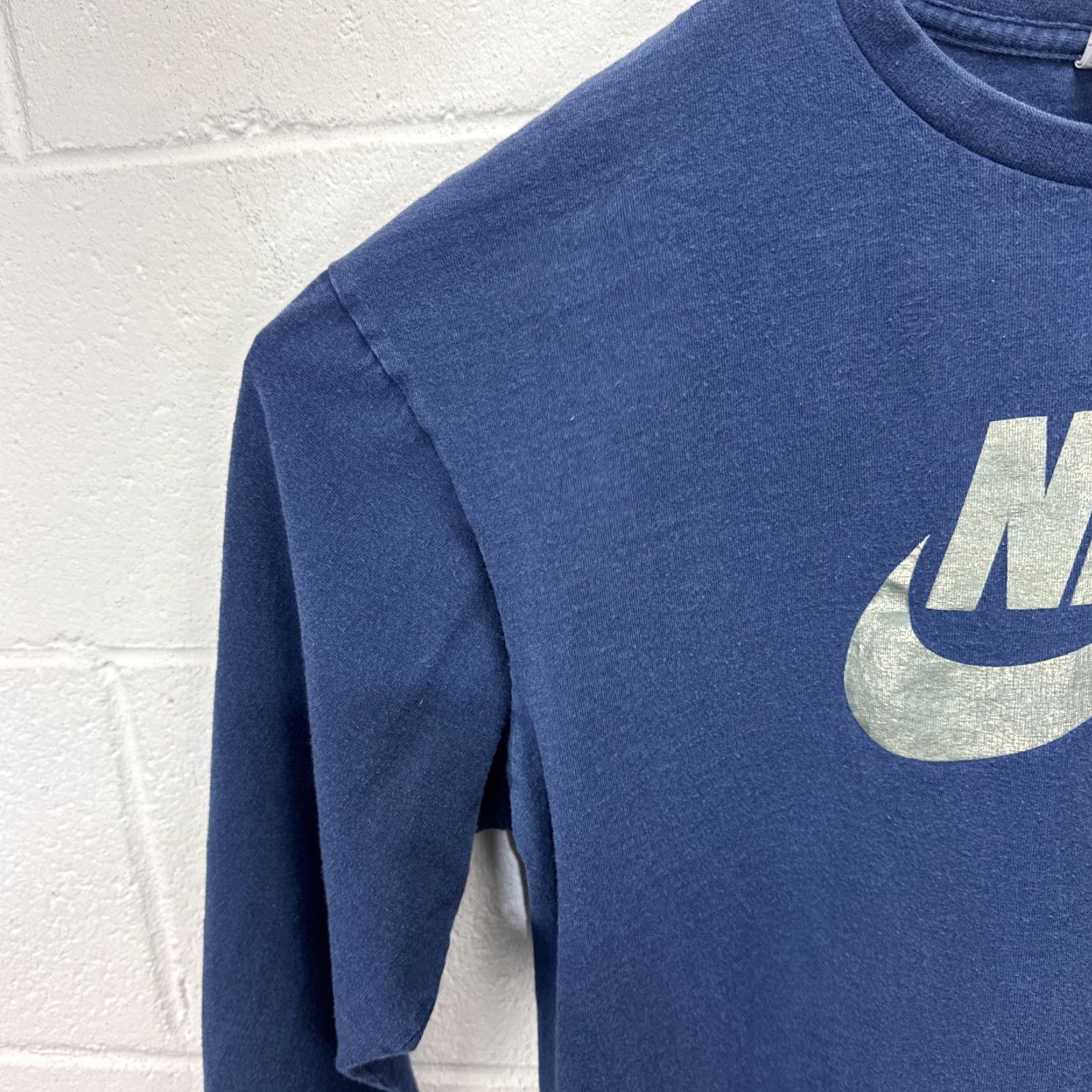 Nike VINTAGE Nike Long Sleeve Shirt Big Swoosh Logo Blue Y2K Adult Large Mens Size US L / EU 52-54 / 3 - 6 Thumbnail