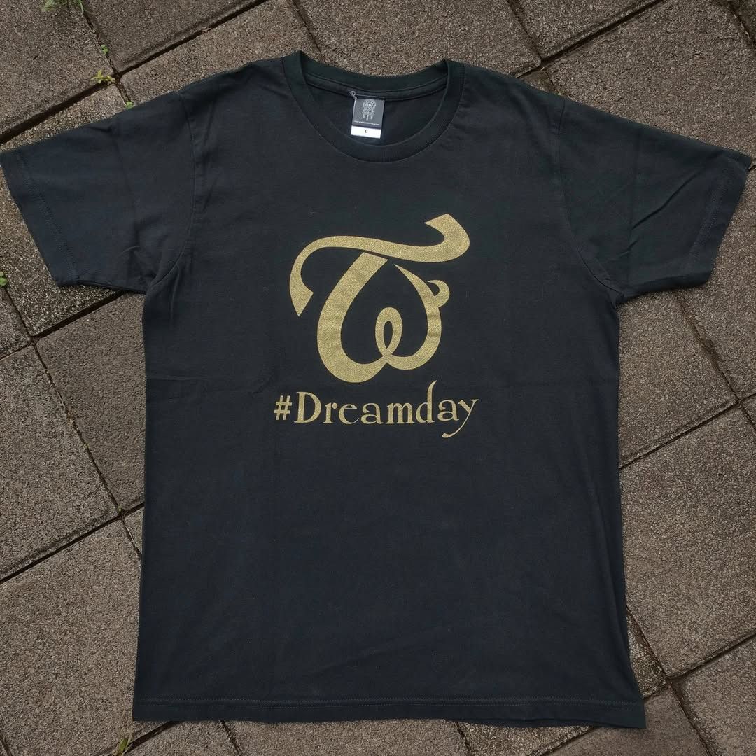 Band Tees TWICE KPOP Dreamday Japan Tour 2019 Tee Size US L / EU 52-54 / 3 - 1 Thumbnail